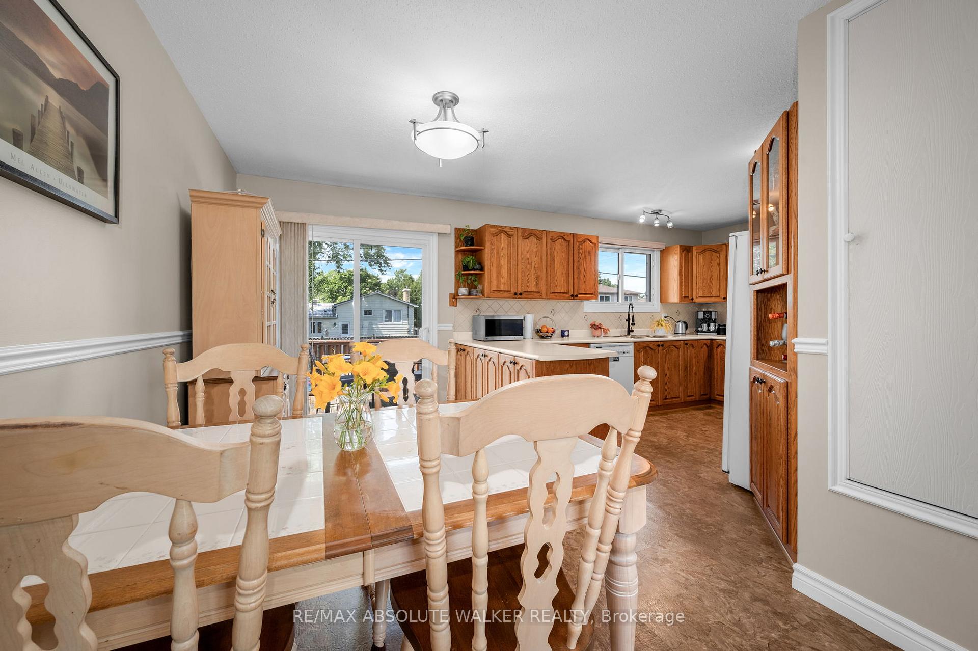 Photo 14 of 337 Roxdale Avenue, Ottawa, Bilberry Creek/Queenswood Heights — HOMEH