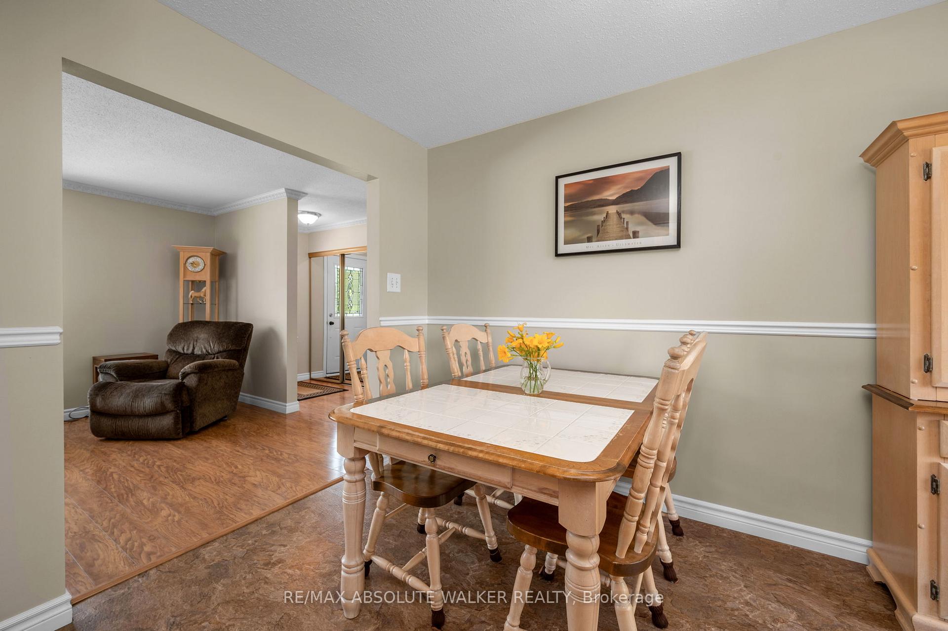 Photo 15 of 337 Roxdale Avenue, Ottawa, Bilberry Creek/Queenswood Heights — HOMEH