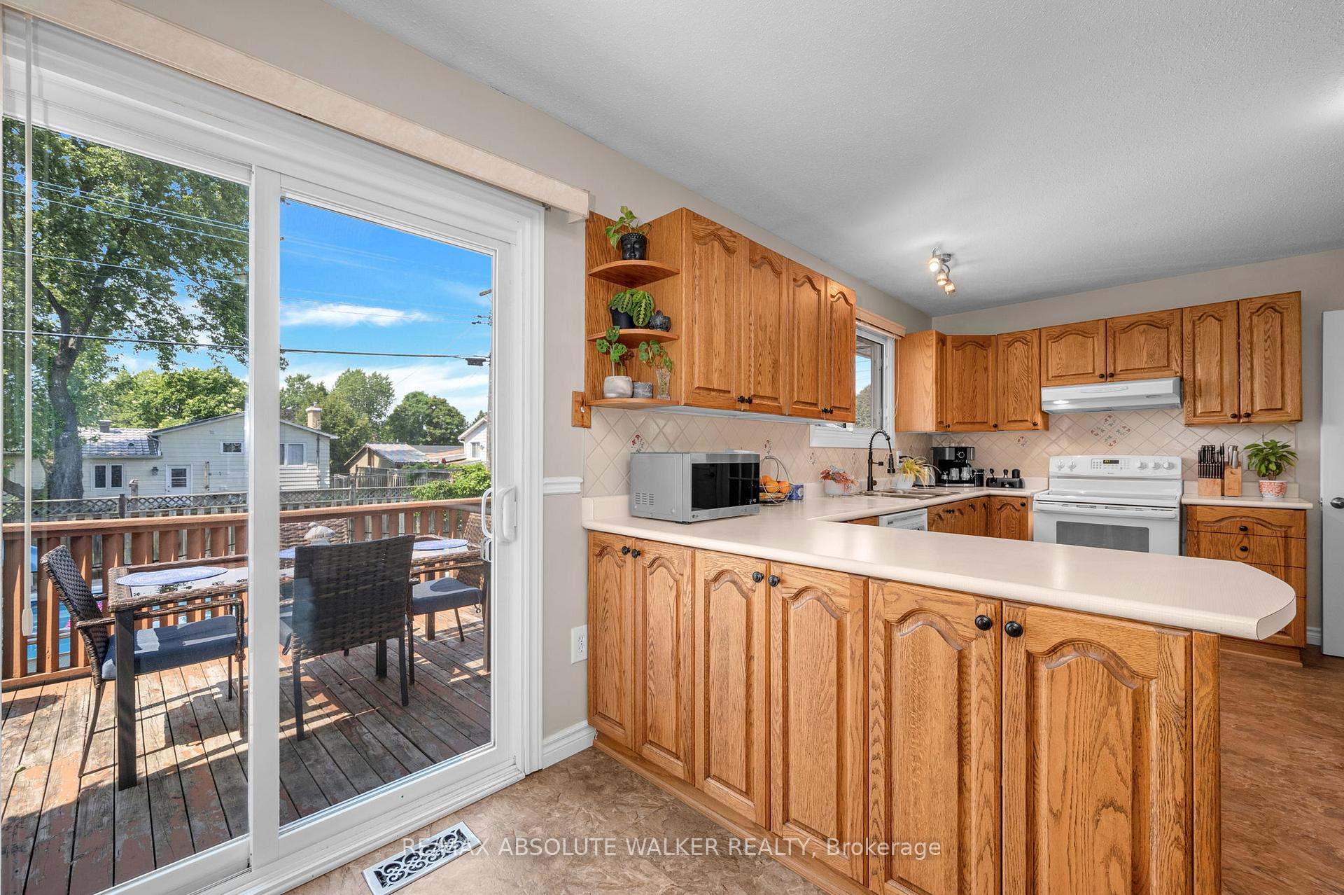 Photo 16 of 337 Roxdale Avenue, Ottawa, Bilberry Creek/Queenswood Heights — HOMEH