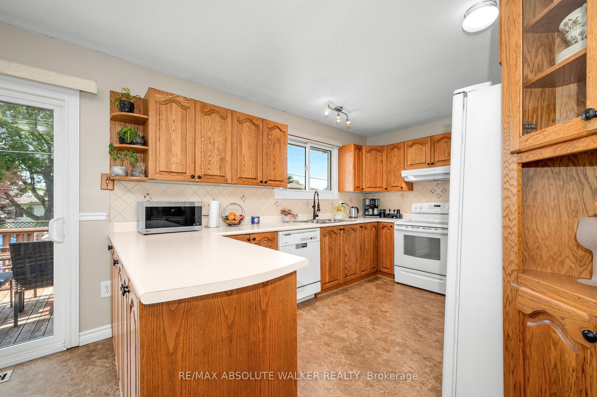 Photo 17 of 337 Roxdale Avenue, Ottawa, Bilberry Creek/Queenswood Heights — HOMEH