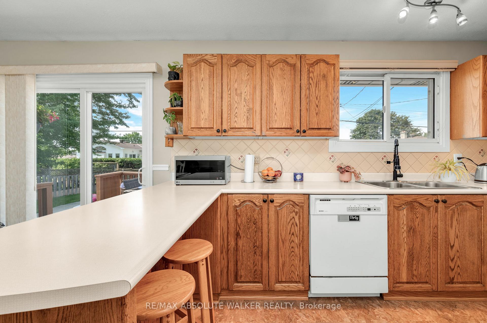 Photo 18 of 337 Roxdale Avenue, Ottawa, Bilberry Creek/Queenswood Heights — HOMEH