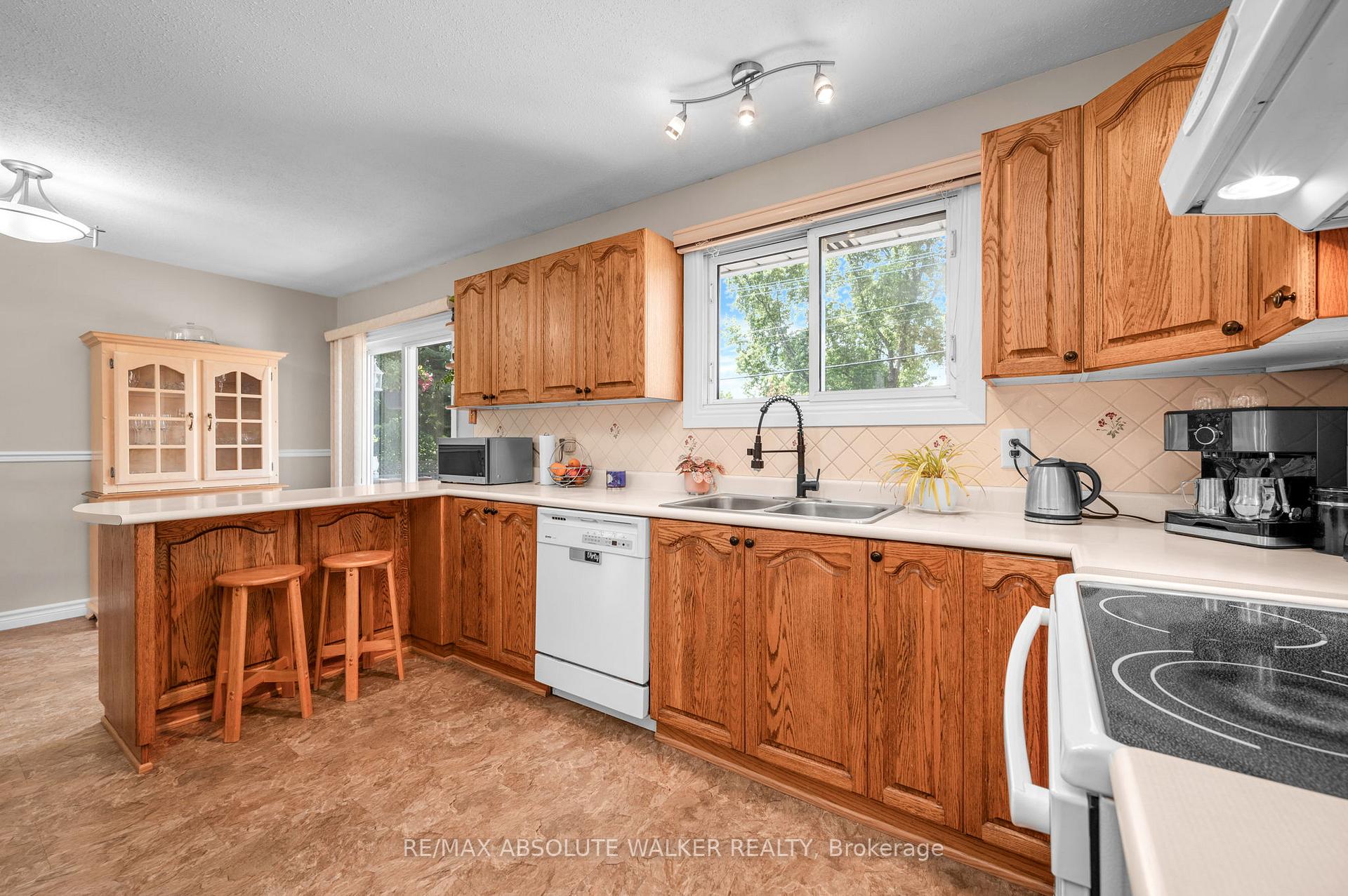 Photo 21 of 337 Roxdale Avenue, Ottawa, Bilberry Creek/Queenswood Heights — HOMEH