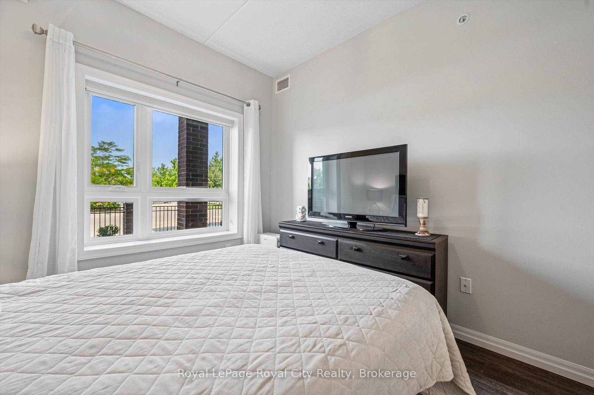 Photo 20 of Unit 121, 35 Kingsbury Square, Guelph, Pineridge/Westminster Woods — HOMEH