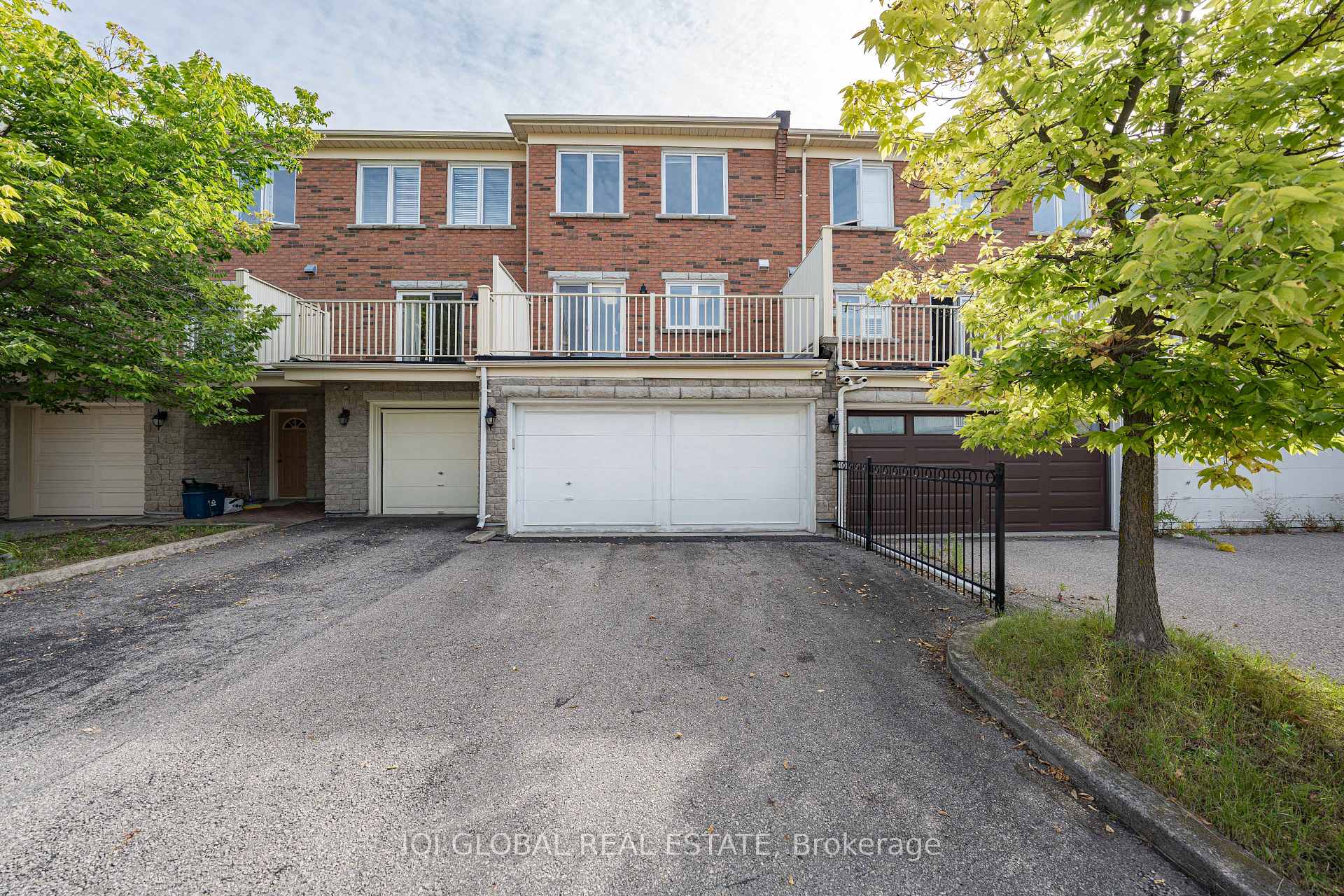 Photo 1 of 30 Pond Drive, Markham, Commerce Valley — HOMEH