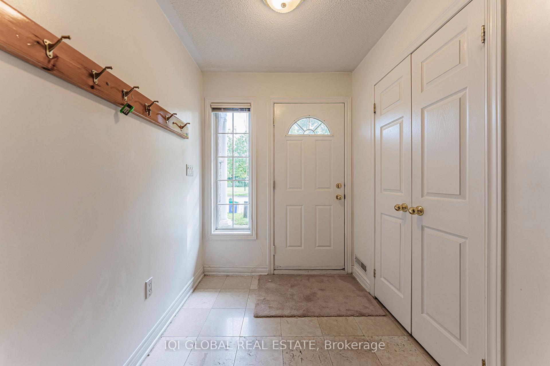 Photo 6 of 30 Pond Drive, Markham, Commerce Valley — HOMEH