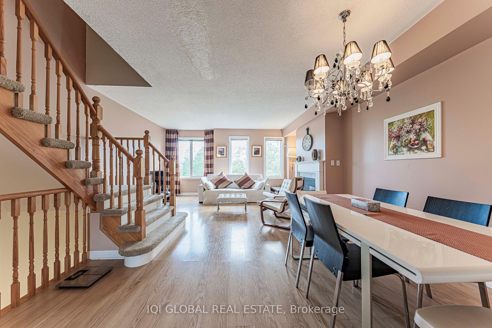 Photo 11 of 30 Pond Drive, Markham, Commerce Valley — HOMEH