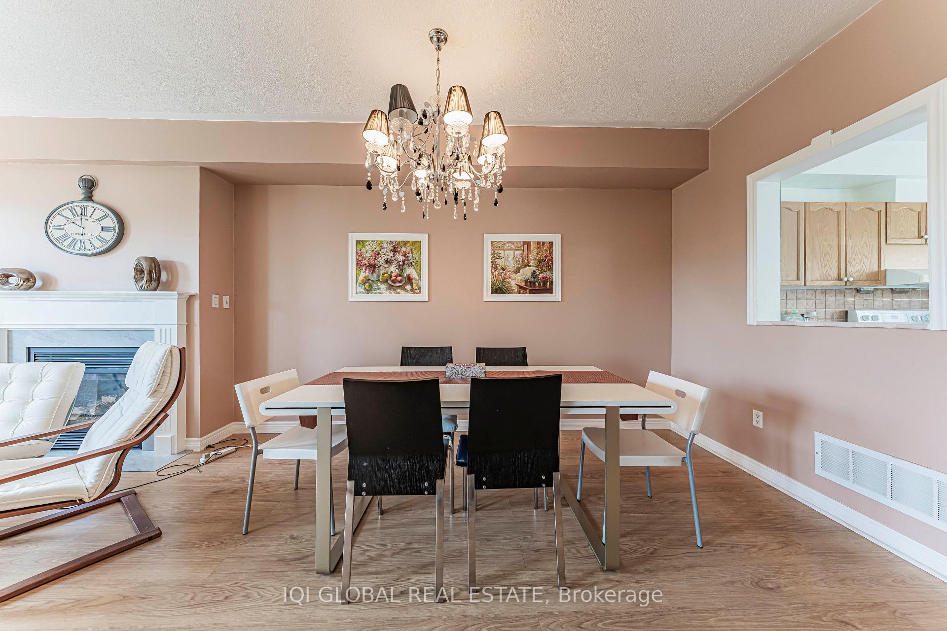 Photo 12 of 30 Pond Drive, Markham, Commerce Valley — HOMEH