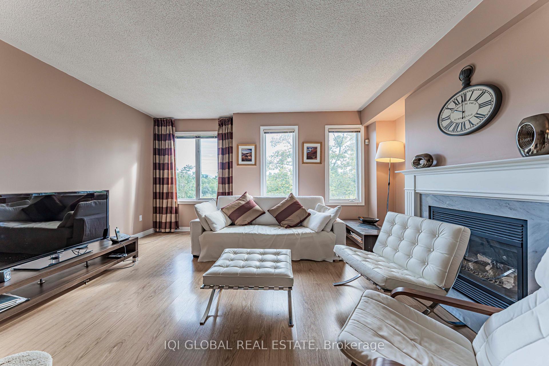 Photo 13 of 30 Pond Drive, Markham, Commerce Valley — HOMEH