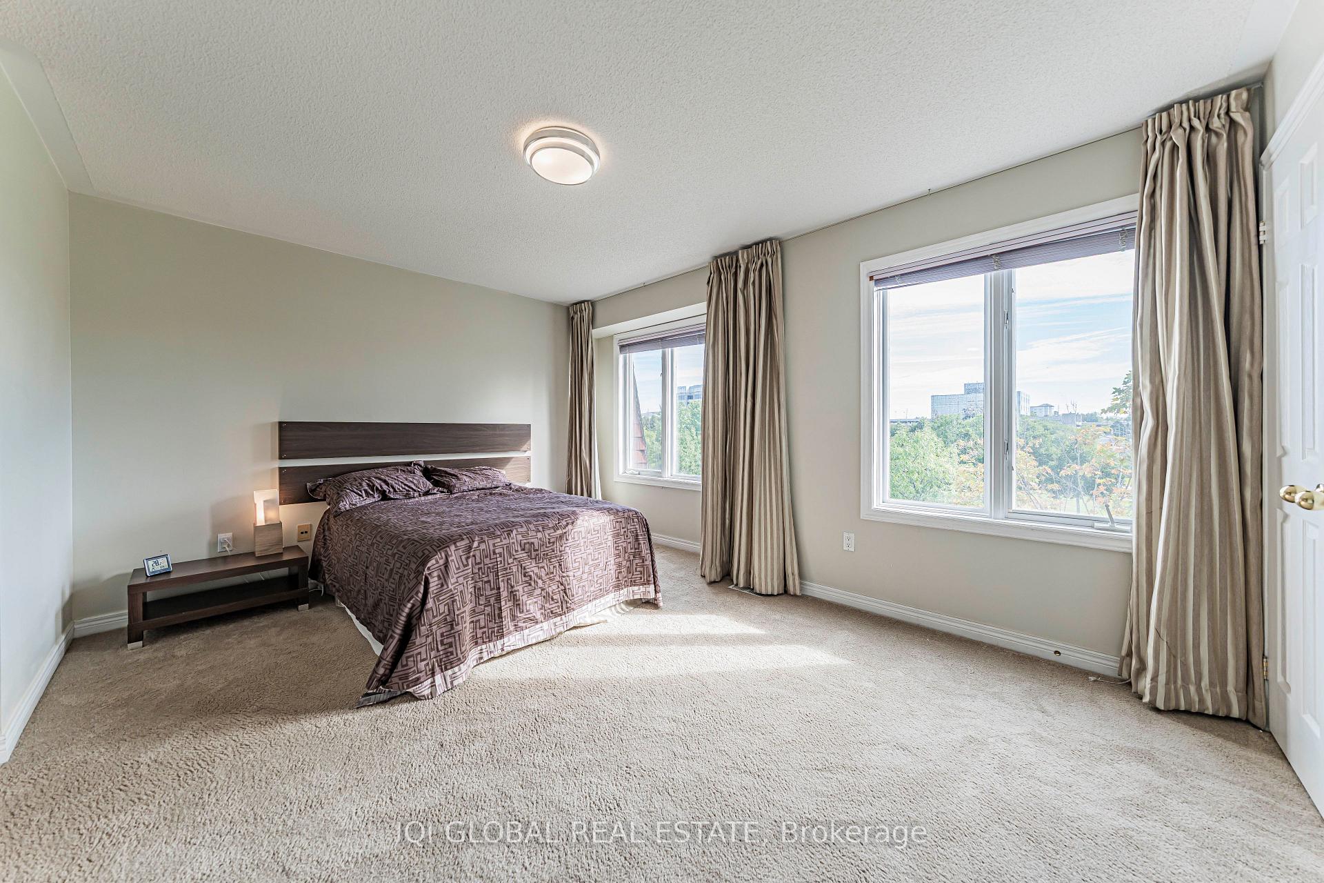 Photo 18 of 30 Pond Drive, Markham, Commerce Valley — HOMEH