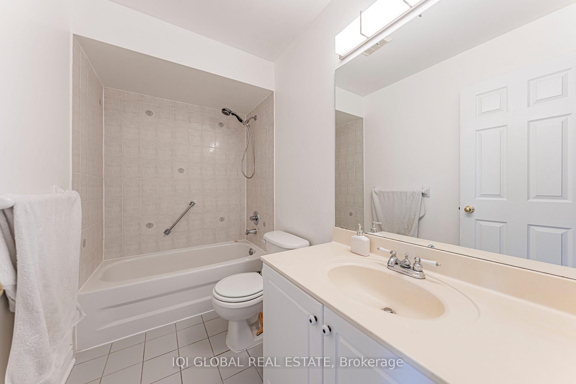 Photo 20 of 30 Pond Drive, Markham, Commerce Valley — HOMEH