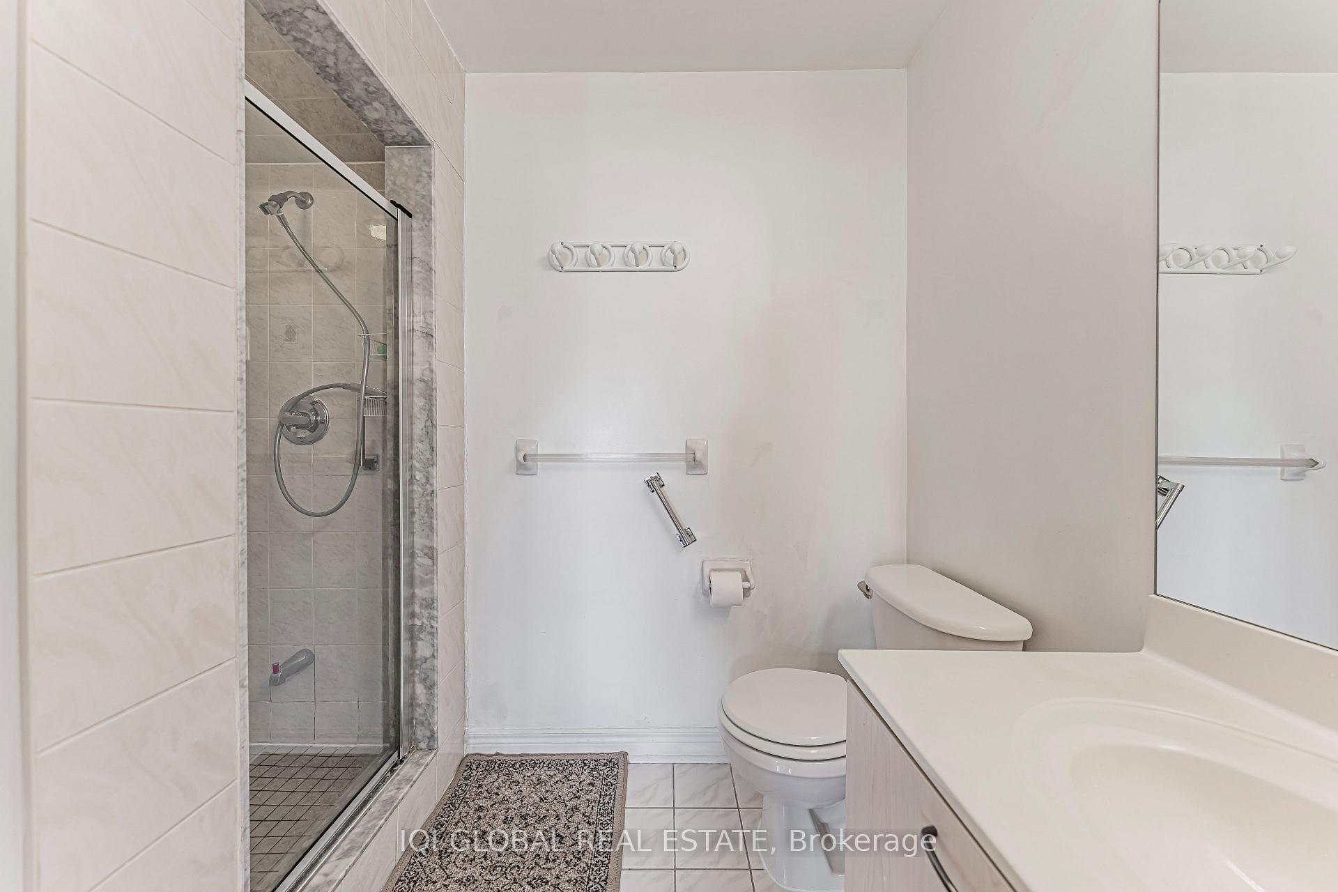 Photo 24 of 30 Pond Drive, Markham, Commerce Valley — HOMEH