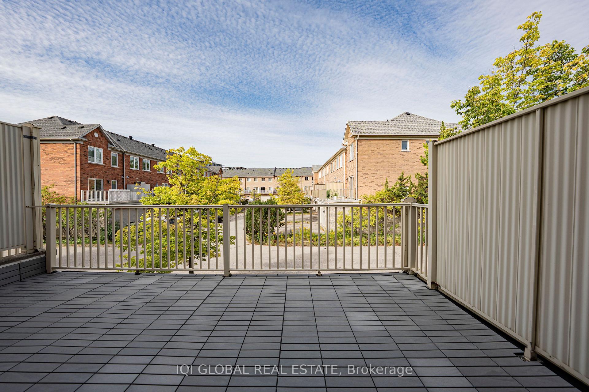 Photo 27 of 30 Pond Drive, Markham, Commerce Valley — HOMEH