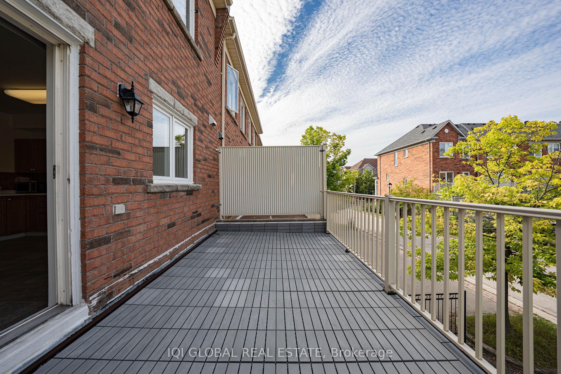 Photo 28 of 30 Pond Drive, Markham, Commerce Valley — HOMEH