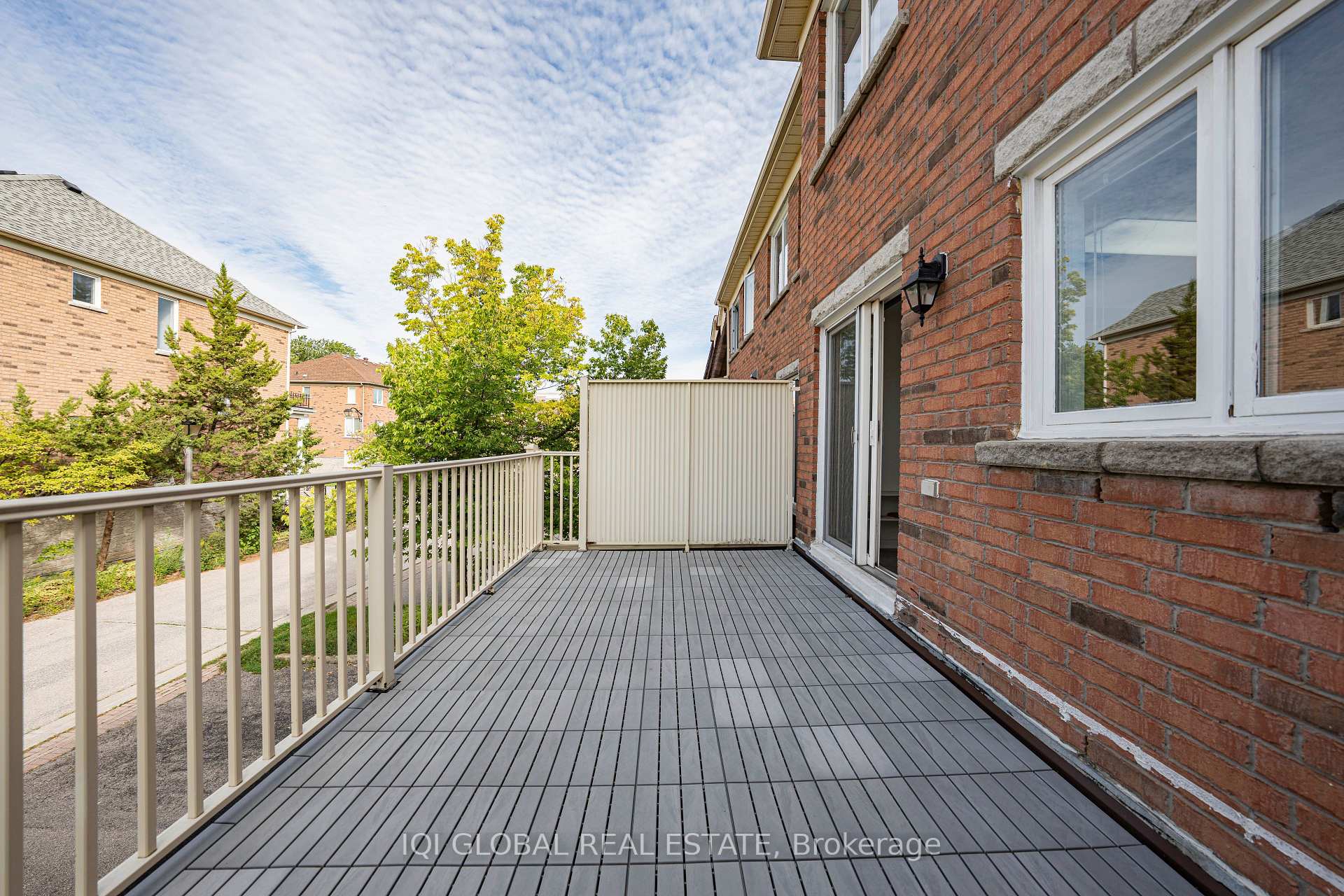 Photo 29 of 30 Pond Drive, Markham, Commerce Valley — HOMEH