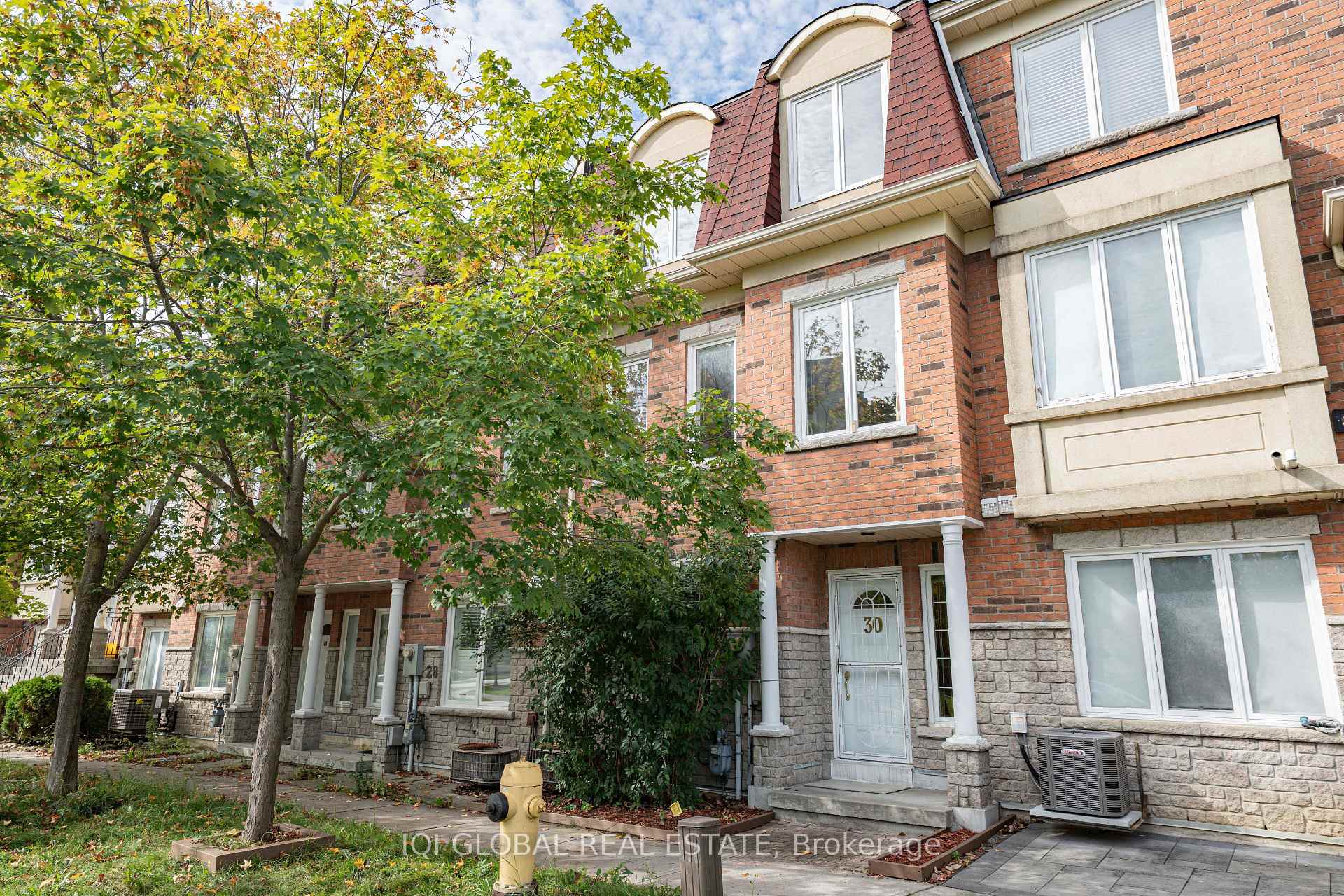 Photo 30 of 30 Pond Drive, Markham, Commerce Valley — HOMEH