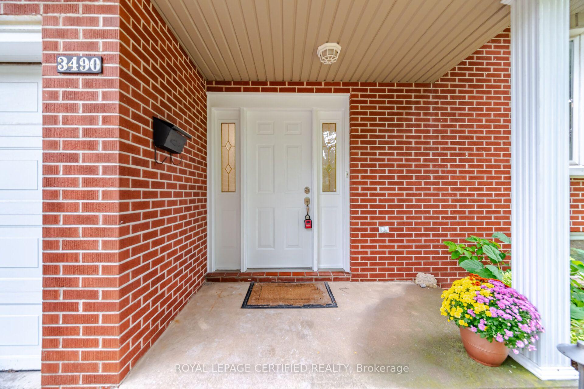 Photo 2 of 3490 Rexway Drive, Burlington, Roseland — HOMEH