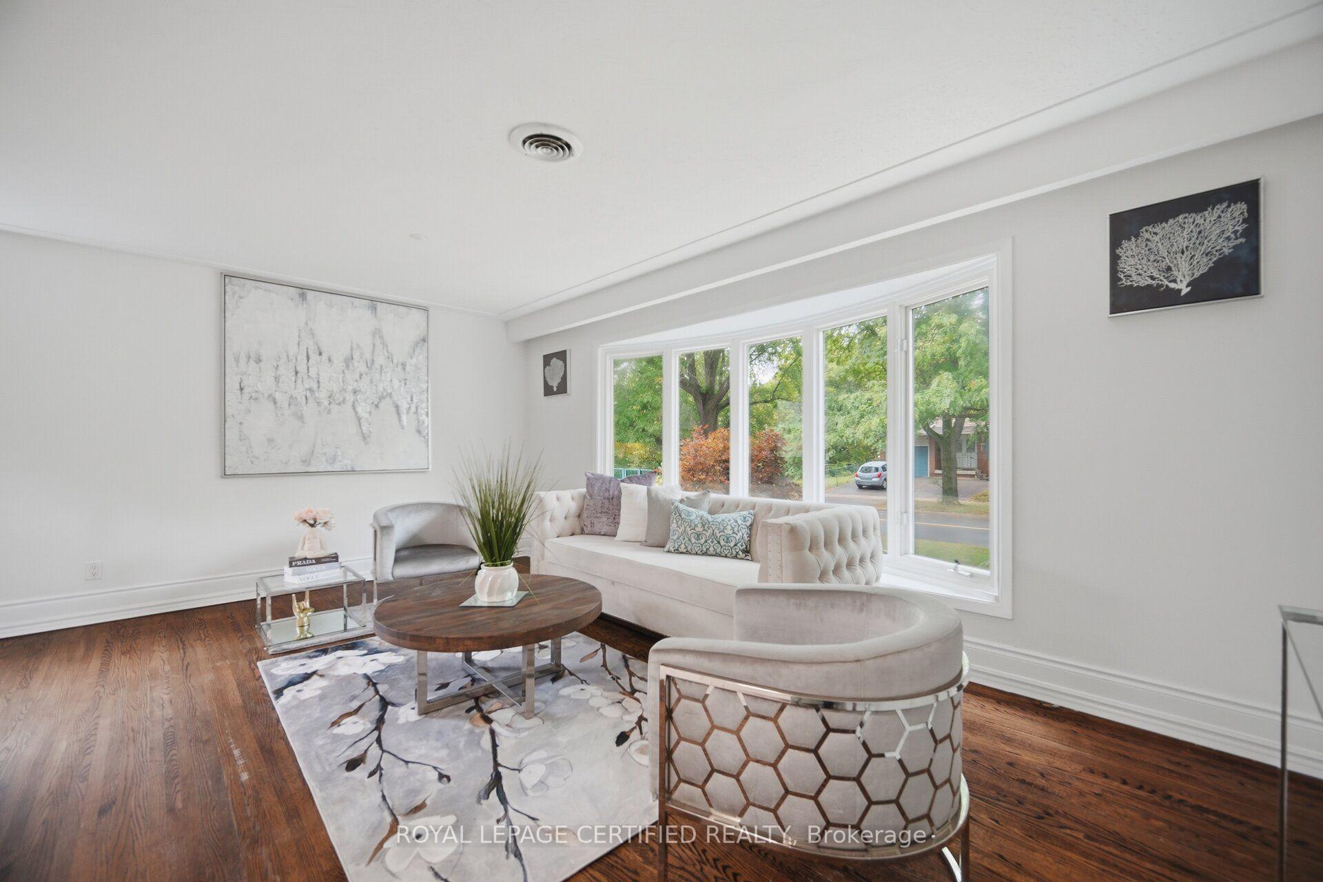Photo 7 of 3490 Rexway Drive, Burlington, Roseland — HOMEH