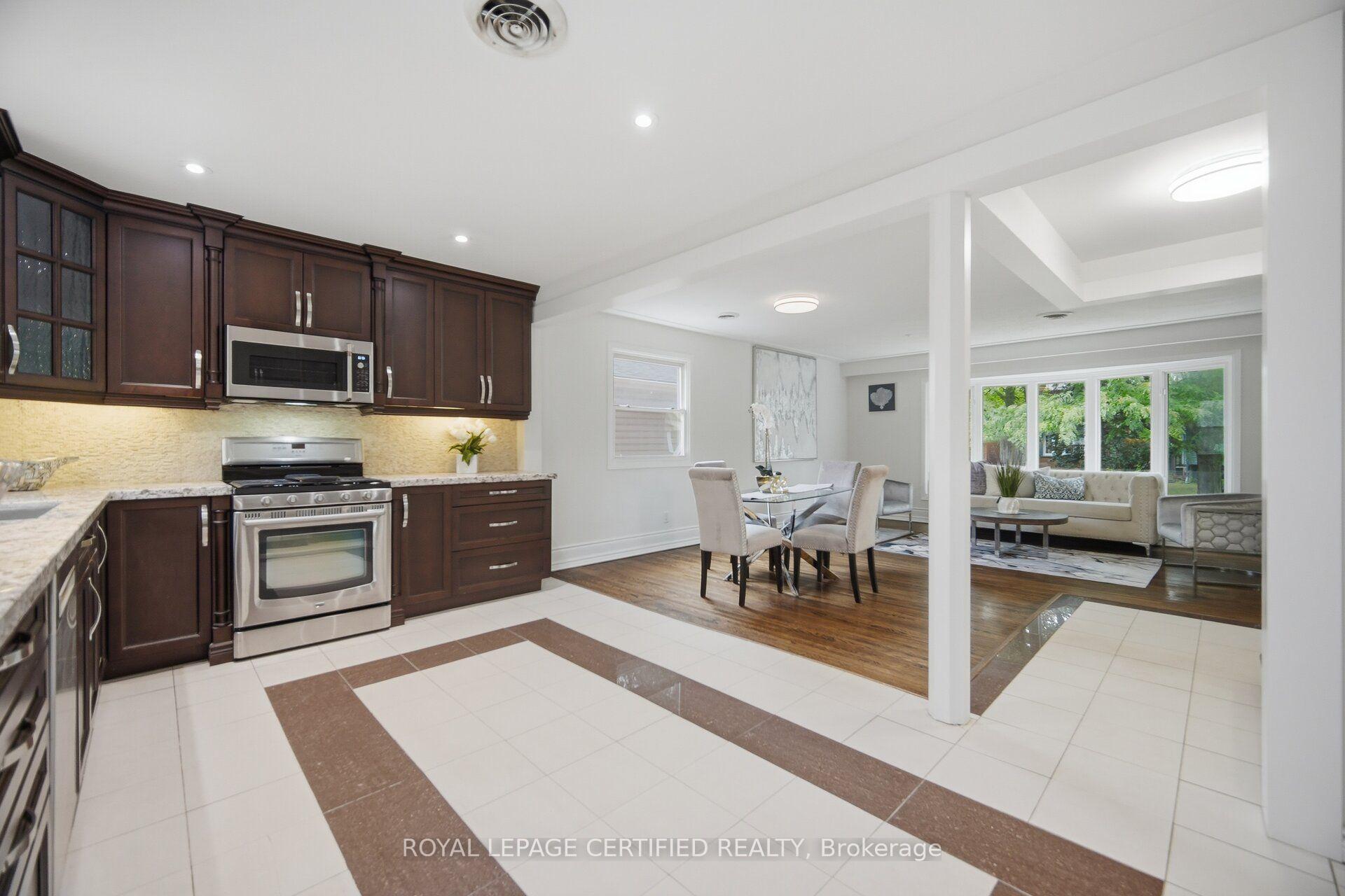 Photo 10 of 3490 Rexway Drive, Burlington, Roseland — HOMEH
