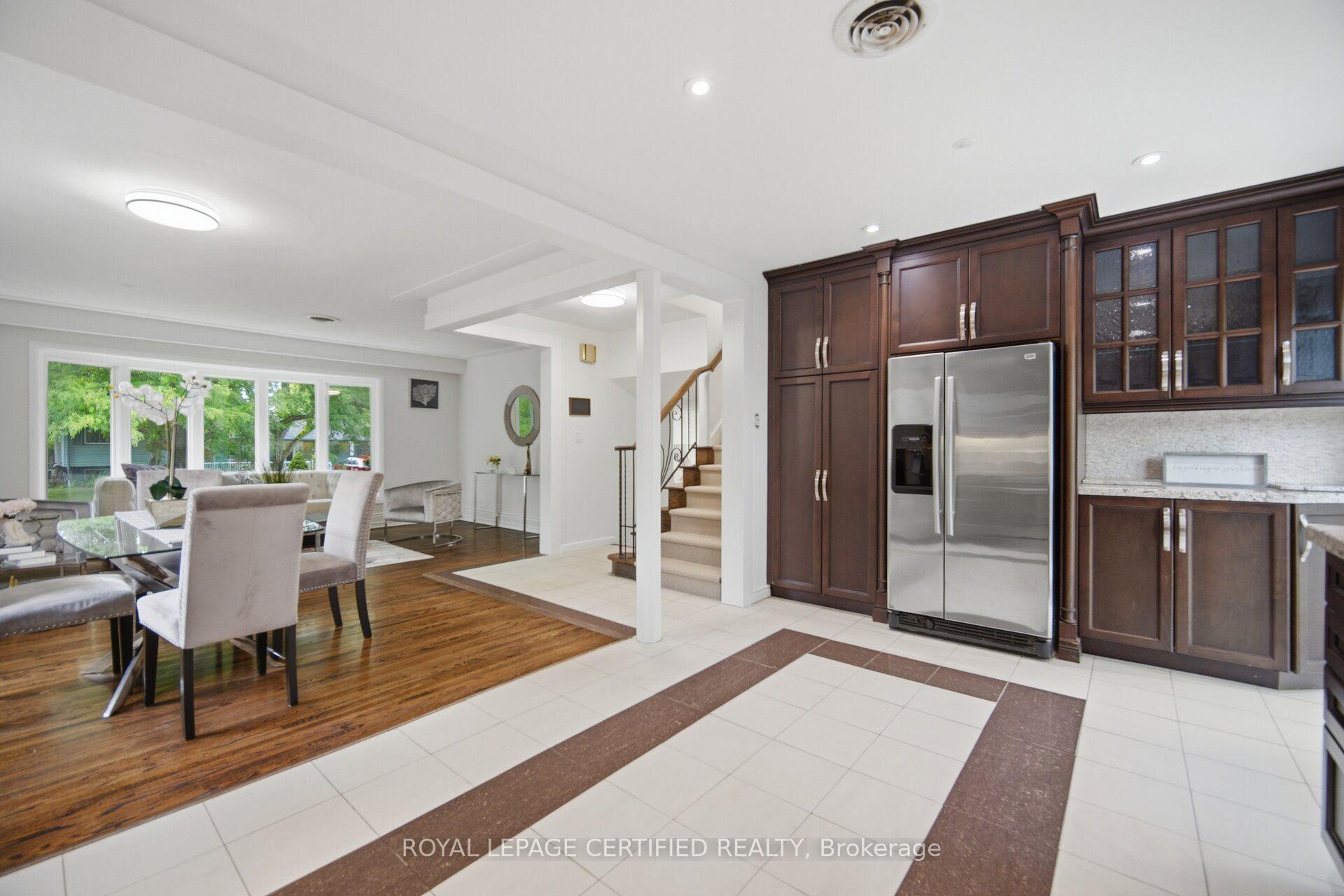 Photo 13 of 3490 Rexway Drive, Burlington, Roseland — HOMEH