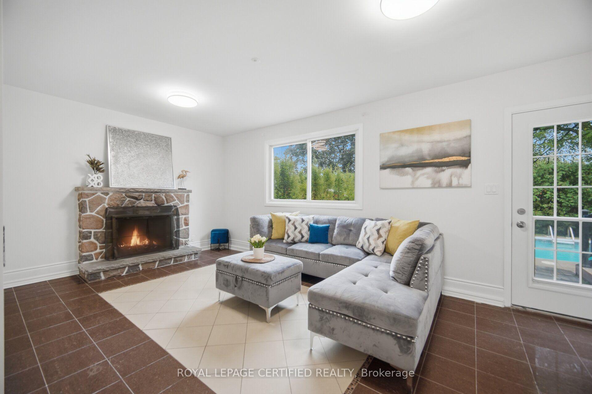Photo 14 of 3490 Rexway Drive, Burlington, Roseland — HOMEH