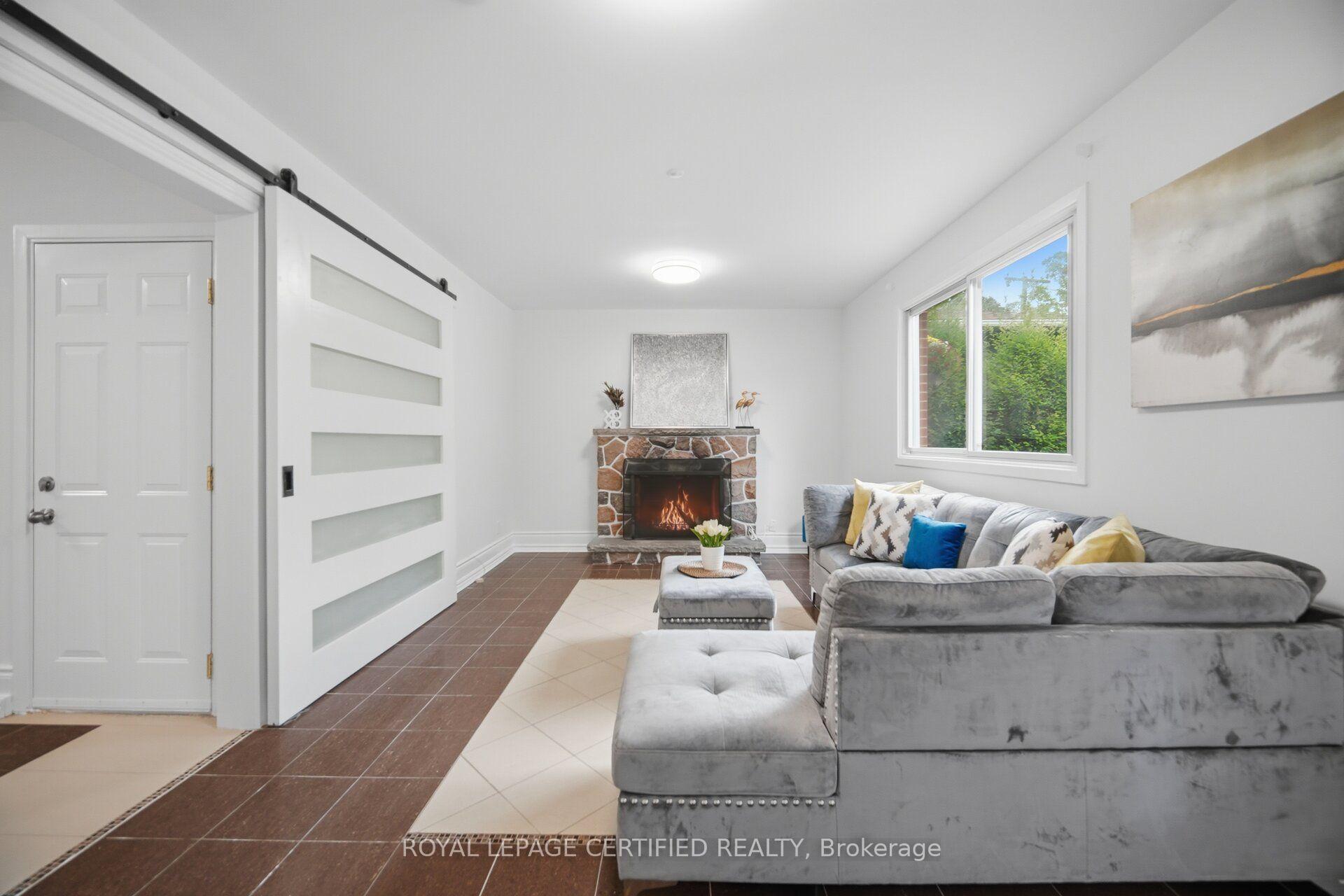 Photo 15 of 3490 Rexway Drive, Burlington, Roseland — HOMEH