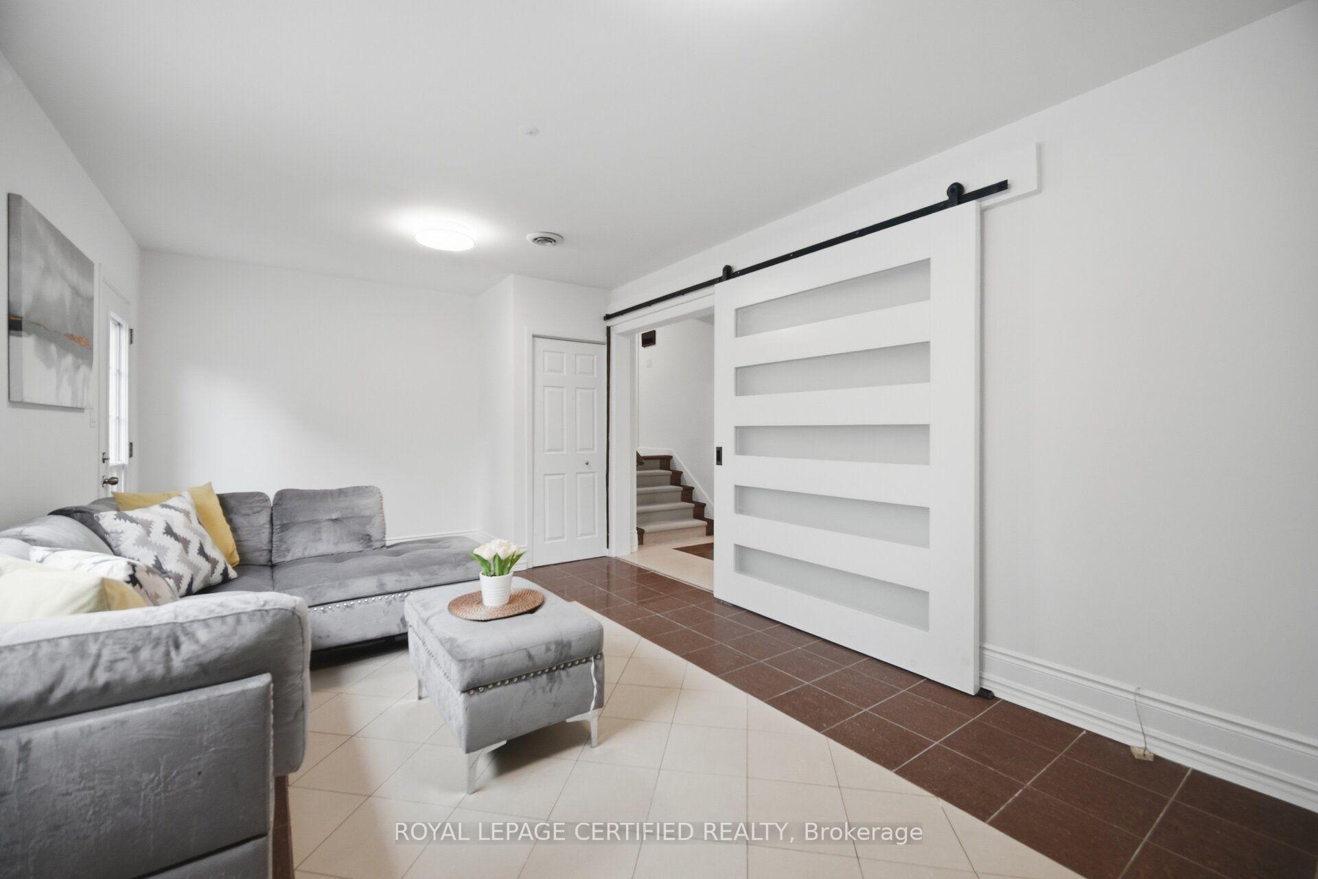 Photo 16 of 3490 Rexway Drive, Burlington, Roseland — HOMEH