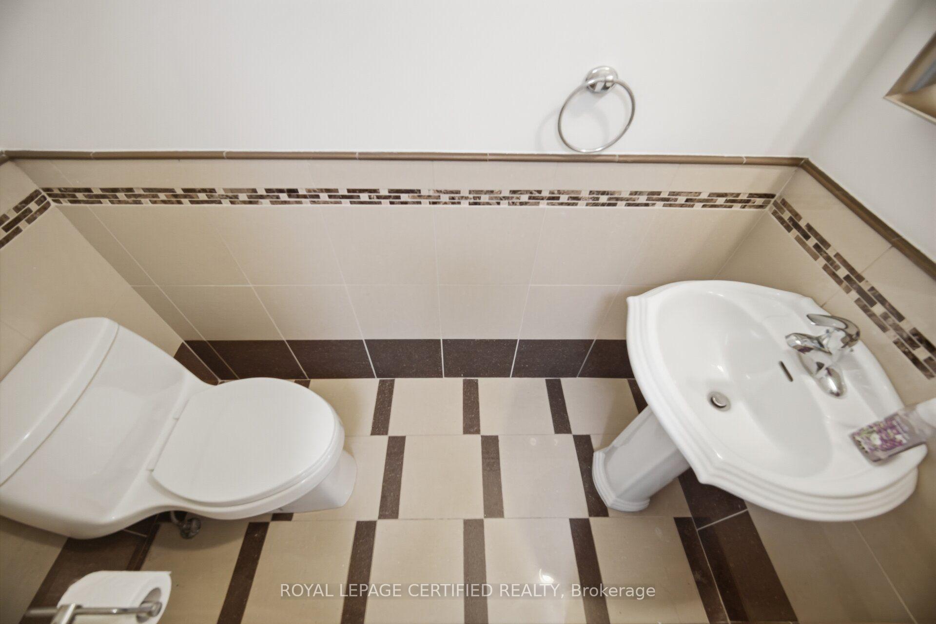 Photo 17 of 3490 Rexway Drive, Burlington, Roseland — HOMEH
