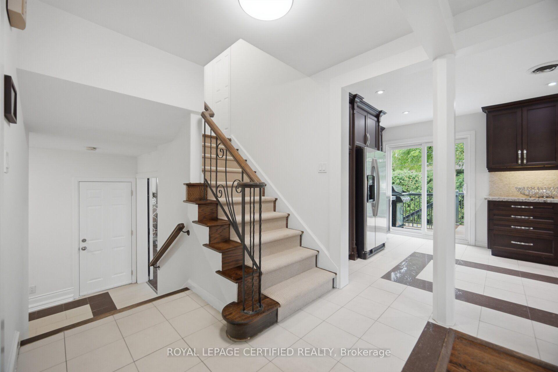 Photo 18 of 3490 Rexway Drive, Burlington, Roseland — HOMEH