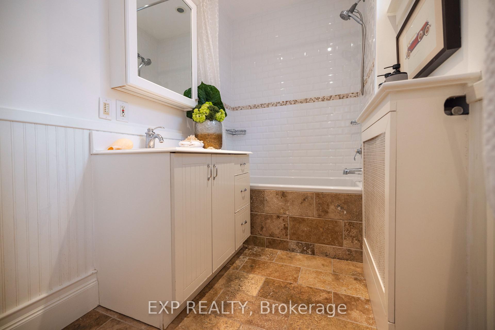 Photo 12 of 86 Willowbank Boulevard, Toronto, Lawrence Park South — HOMEH