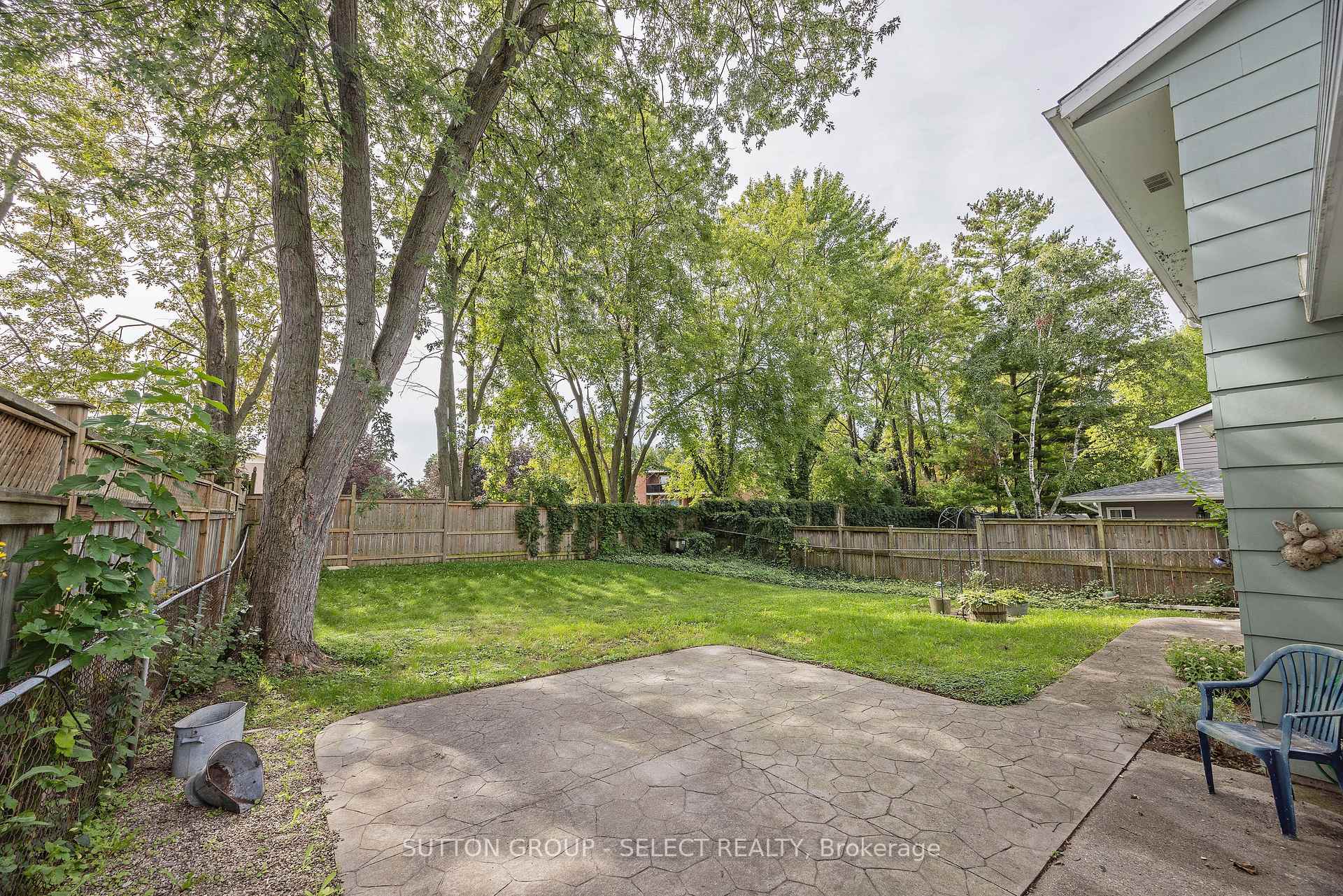 Photo 30 of 31 Yew Tree Gardens, London, North F — HOMEH