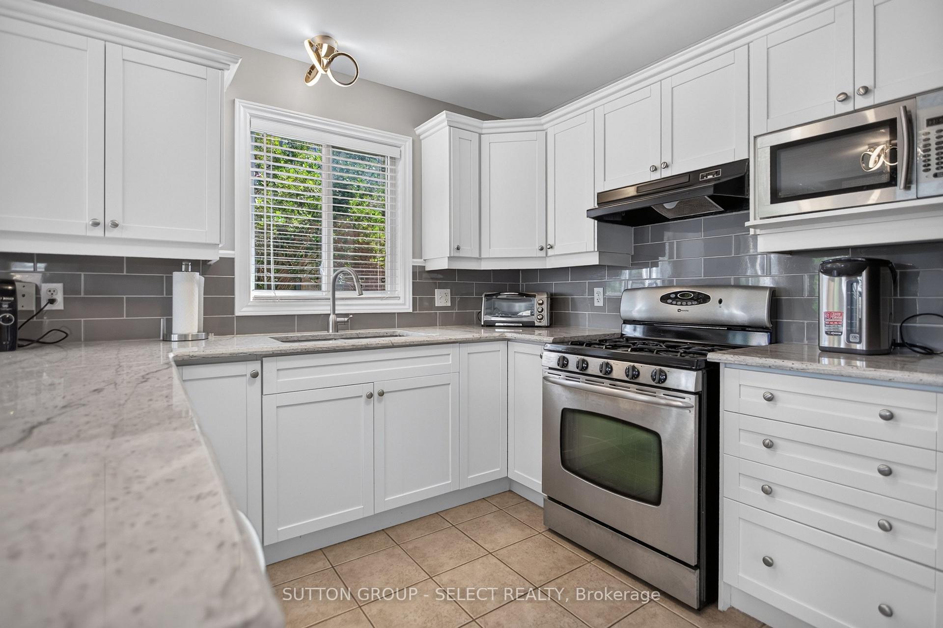 Photo 9 of 1647 Bayswater Crescent, London, North E — HOMEH