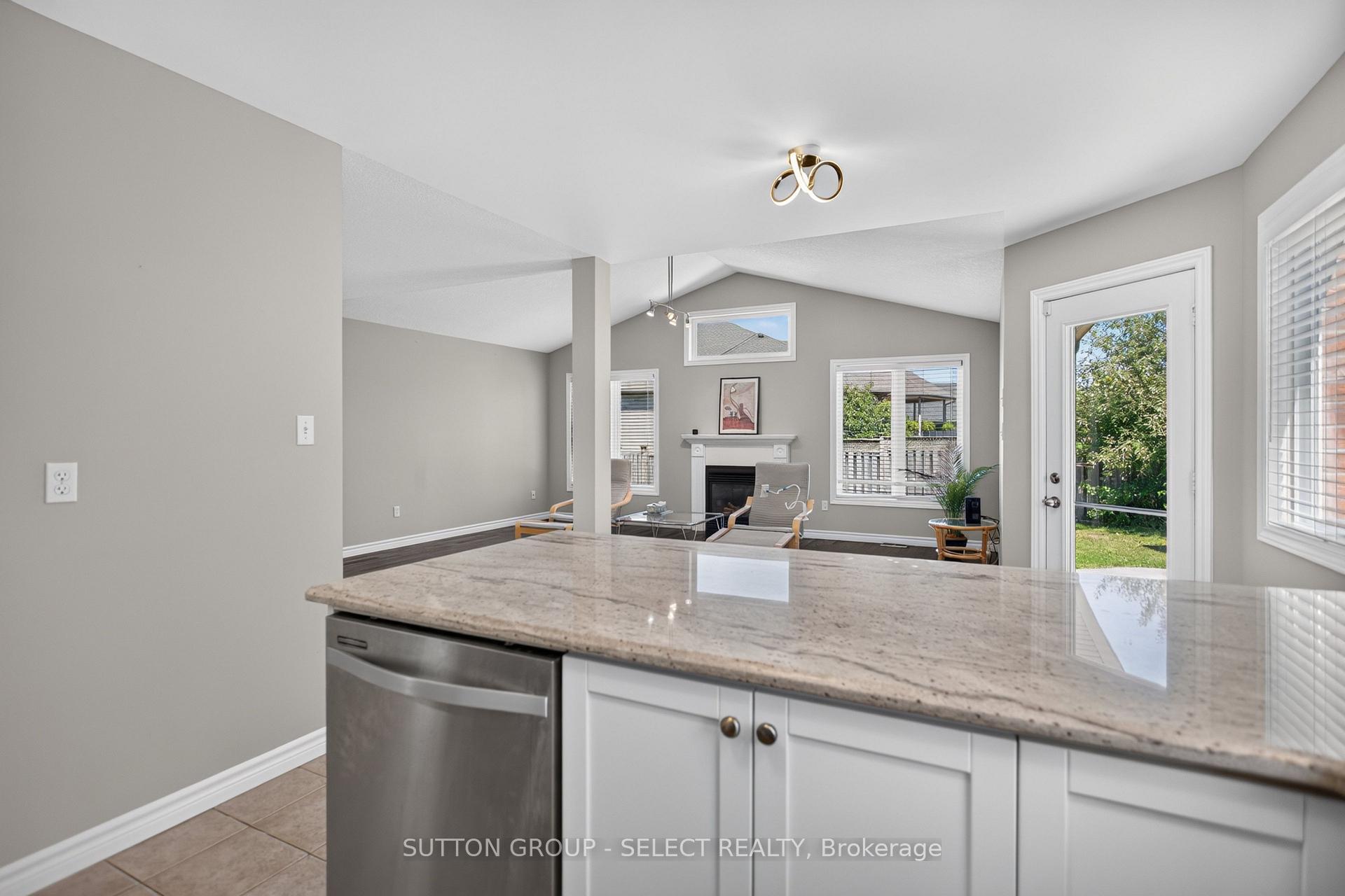 Photo 10 of 1647 Bayswater Crescent, London, North E — HOMEH