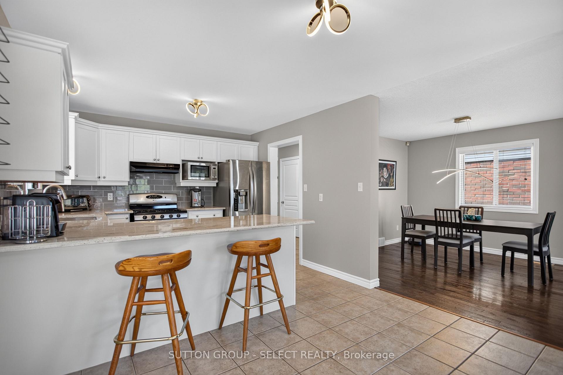 Photo 11 of 1647 Bayswater Crescent, London, North E — HOMEH