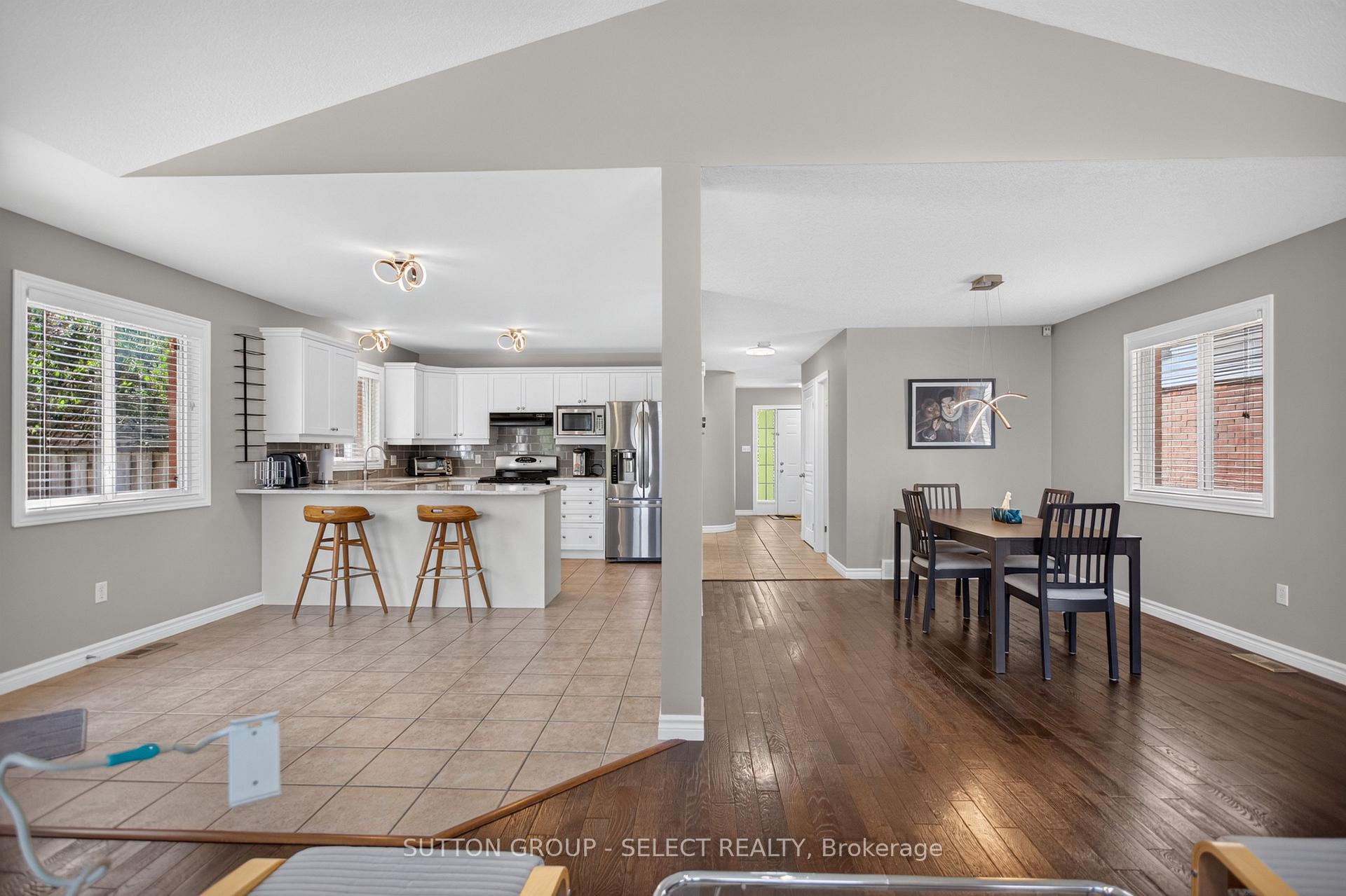 Photo 13 of 1647 Bayswater Crescent, London, North E — HOMEH