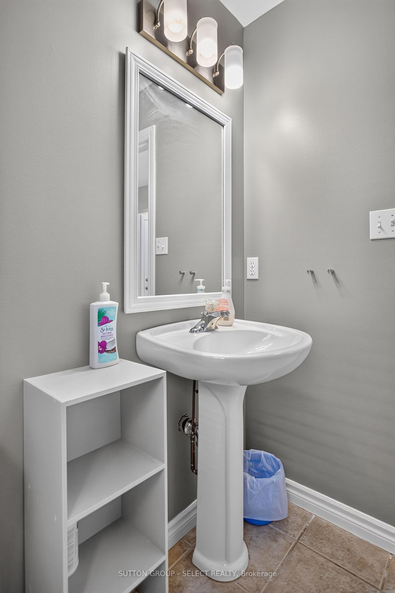 Photo 14 of 1647 Bayswater Crescent, London, North E — HOMEH