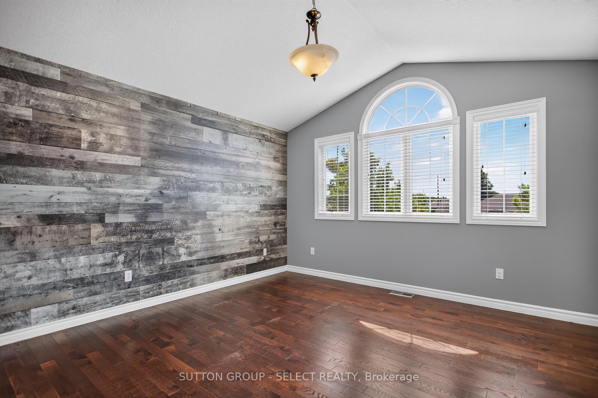 Photo 17 of 1647 Bayswater Crescent, London, North E — HOMEH