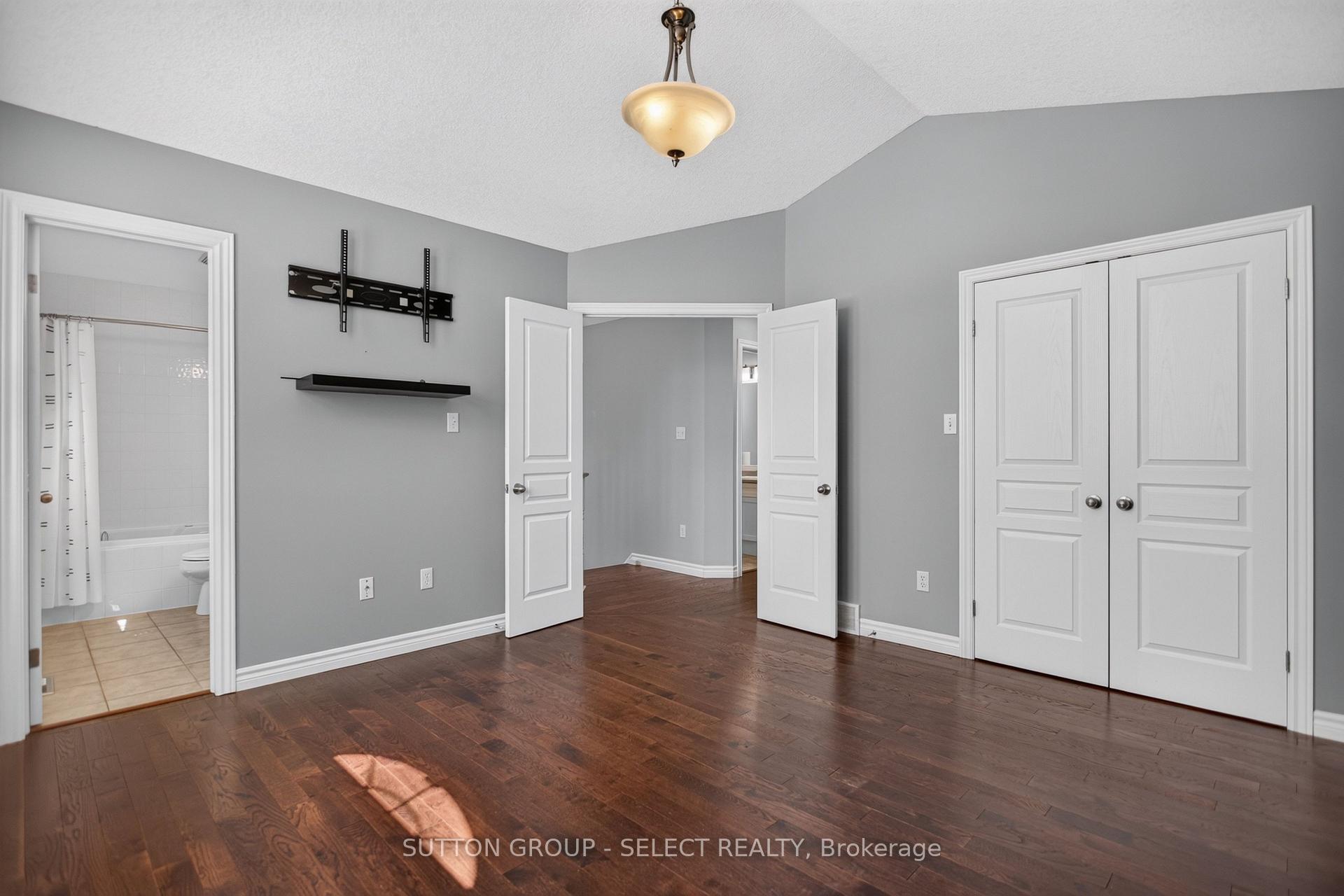 Photo 19 of 1647 Bayswater Crescent, London, North E — HOMEH