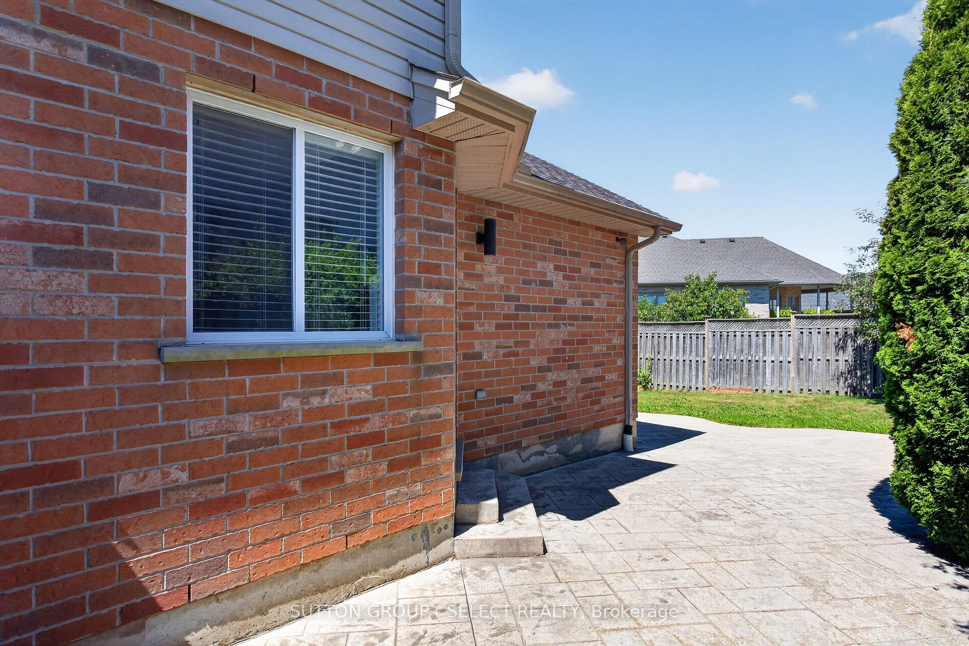 Photo 29 of 1647 Bayswater Crescent, London, North E — HOMEH