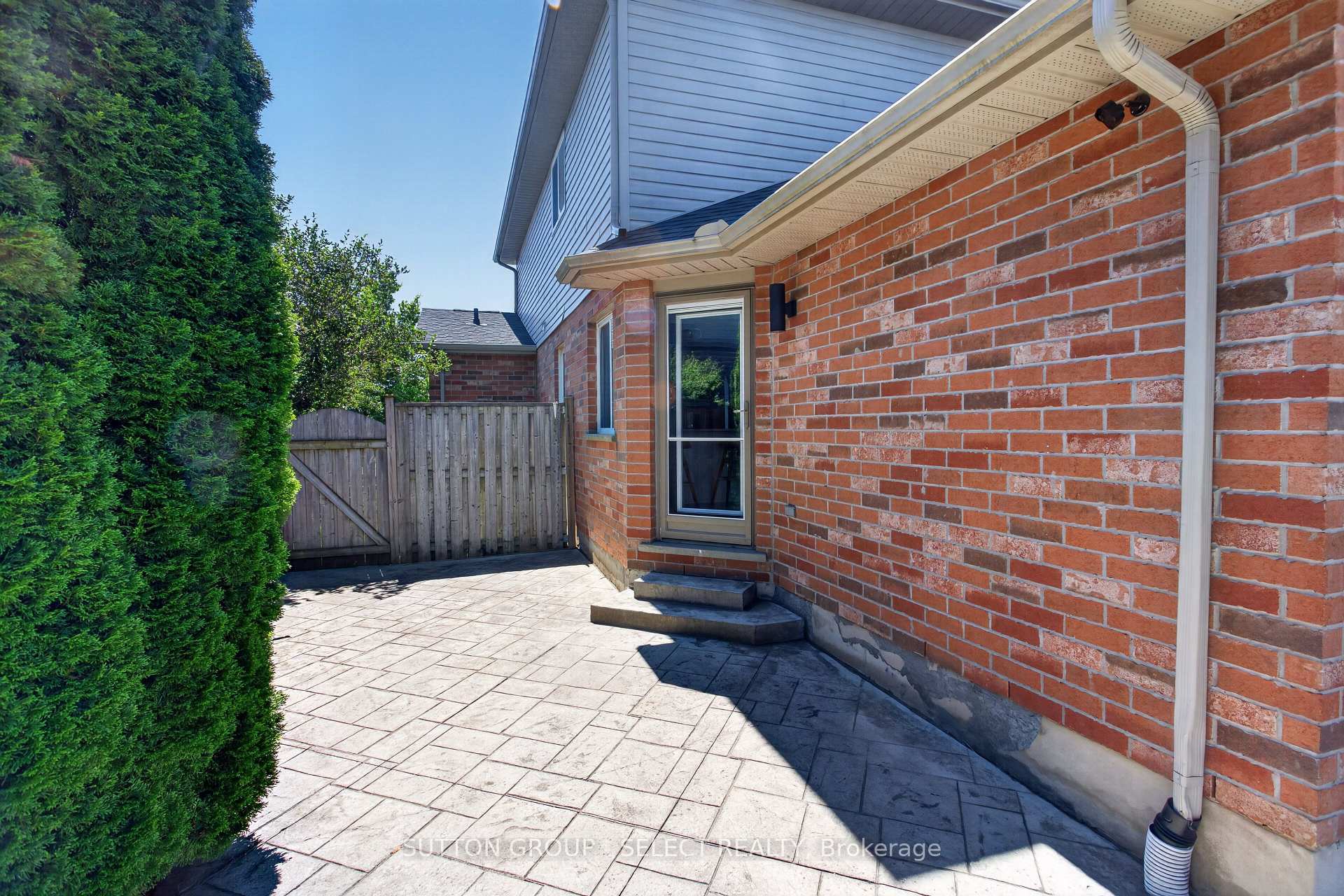 Photo 30 of 1647 Bayswater Crescent, London, North E — HOMEH