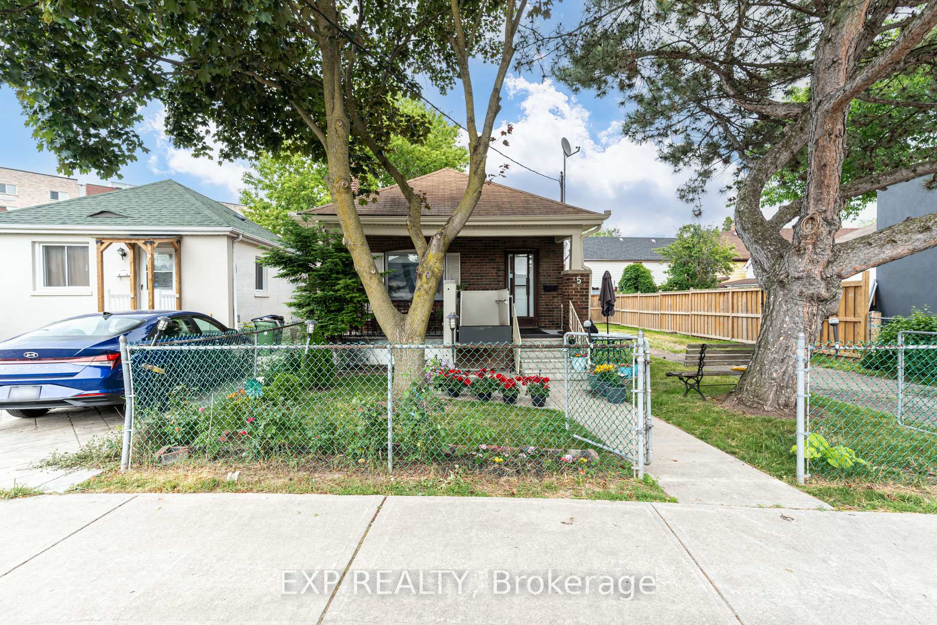 Photo 2 of 5 Laxis Avenue, North York, Mount Dennis — HOMEH