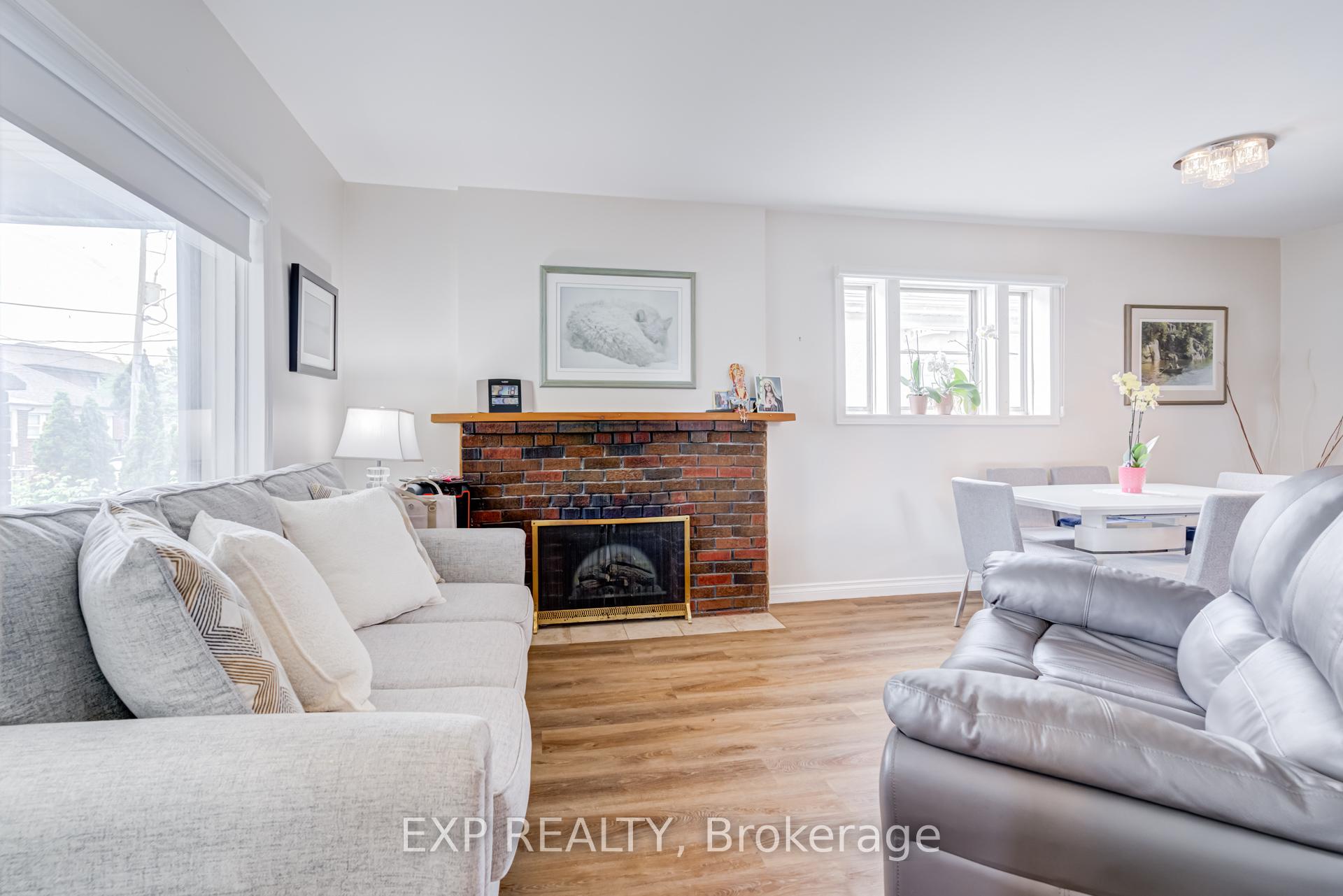 Photo 3 of 5 Laxis Avenue, North York, Mount Dennis — HOMEH