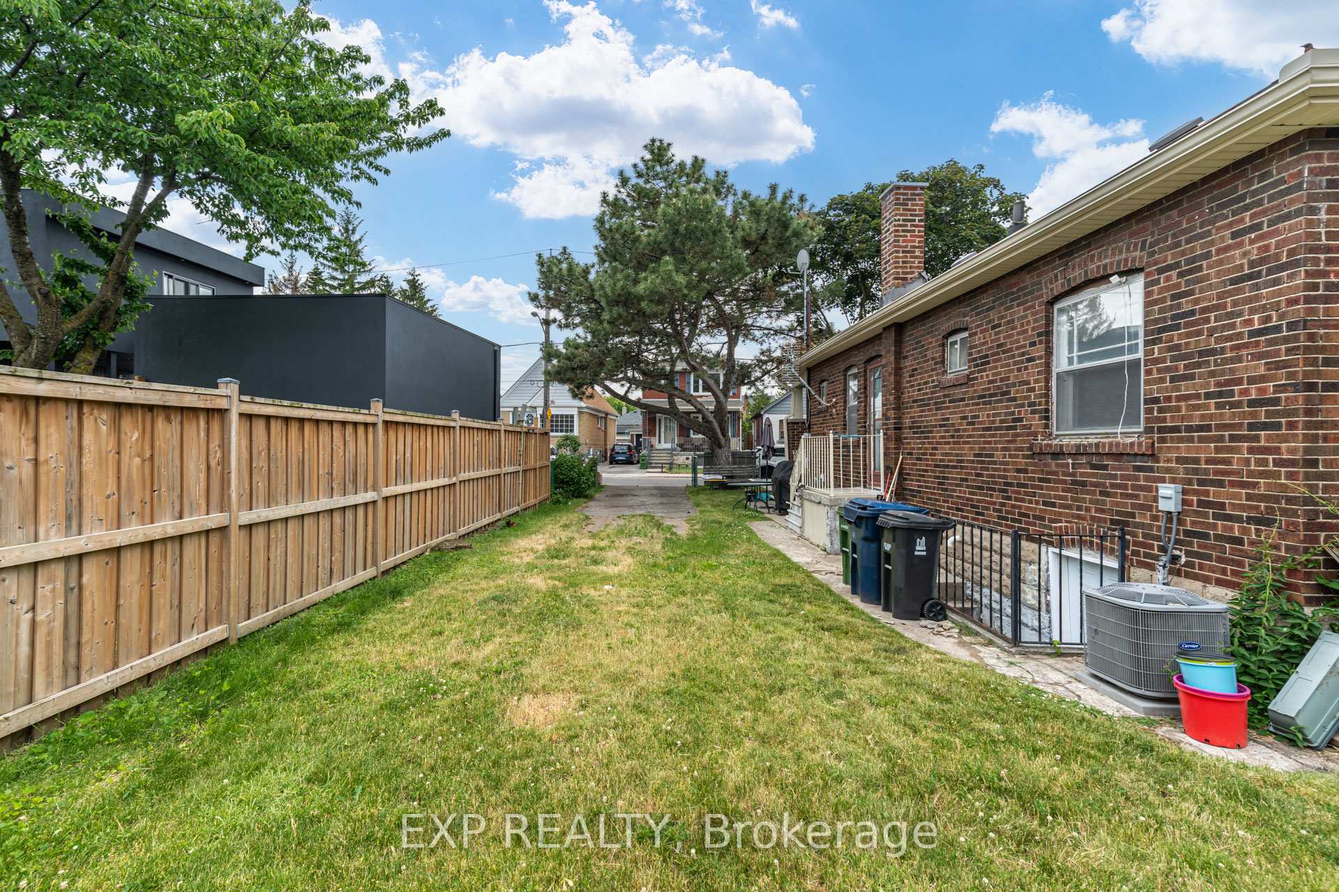 Photo 15 of 5 Laxis Avenue, North York, Mount Dennis — HOMEH