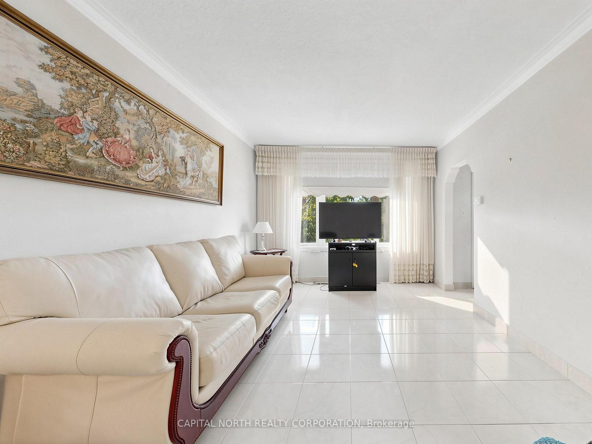 Photo 6 of 70 Beechborough Avenue, North York, Beechborough-Greenbrook — HOMEH