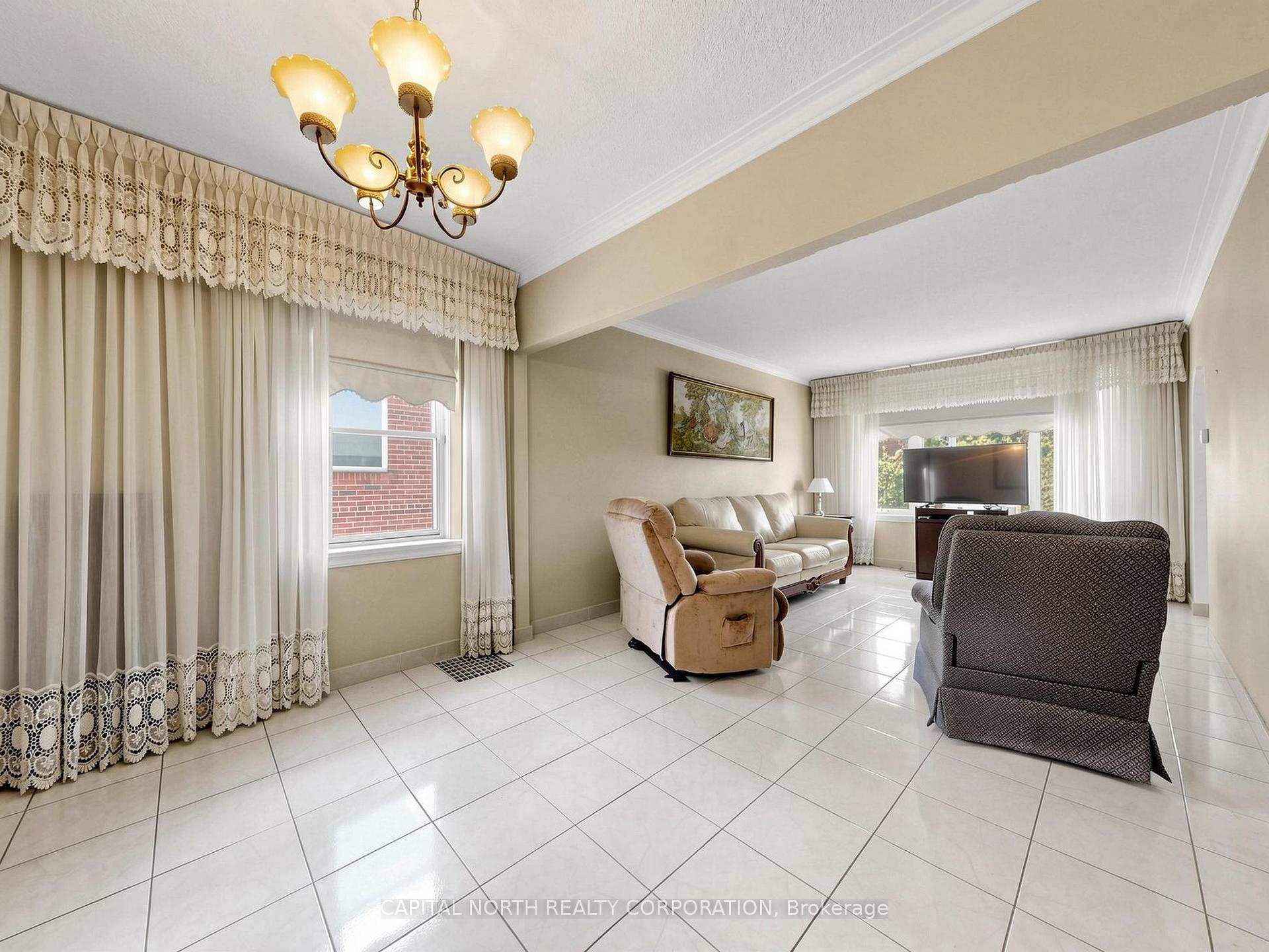 Photo 10 of 70 Beechborough Avenue, North York, Beechborough-Greenbrook — HOMEH
