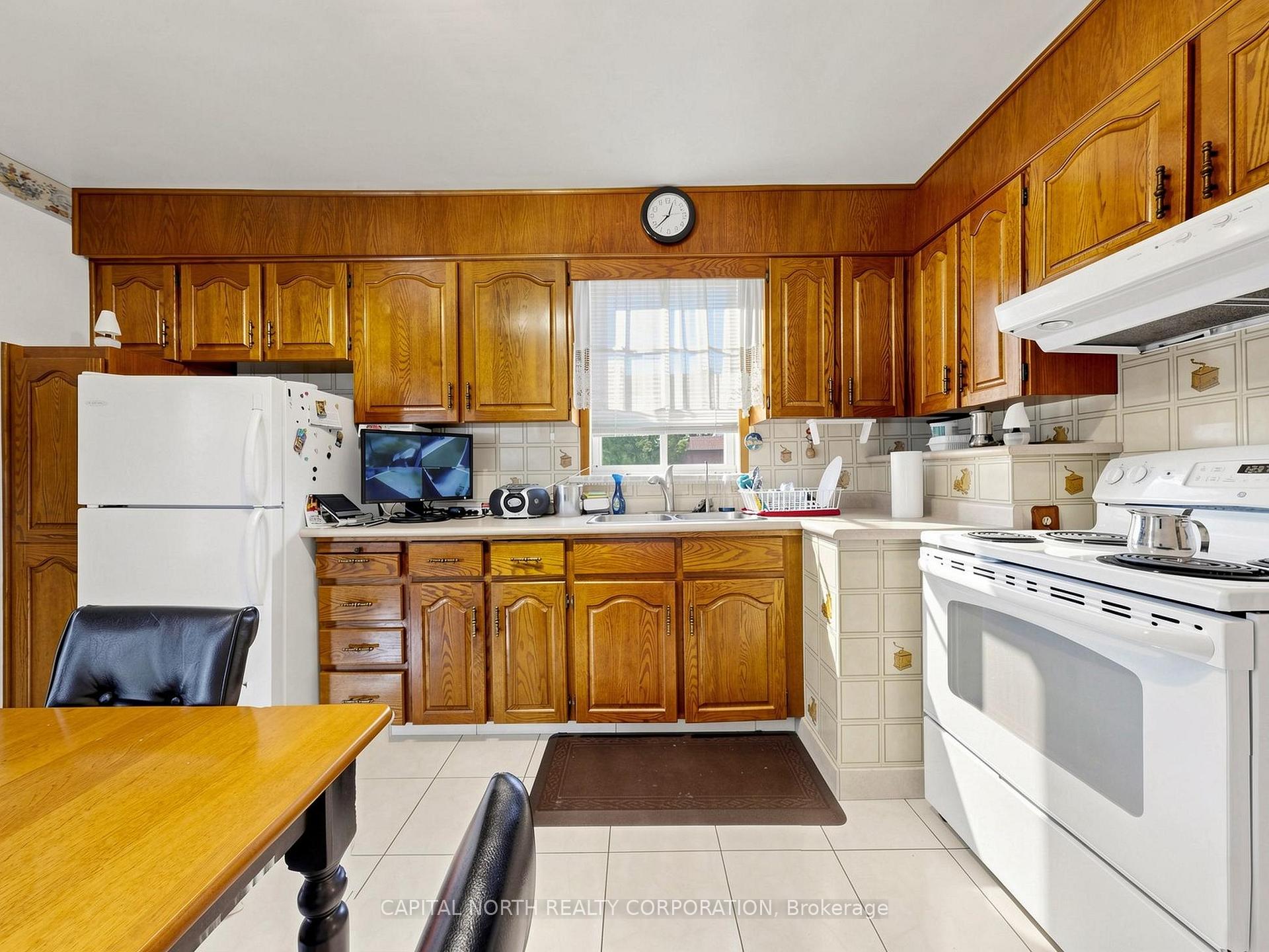 Photo 11 of 70 Beechborough Avenue, North York, Beechborough-Greenbrook — HOMEH