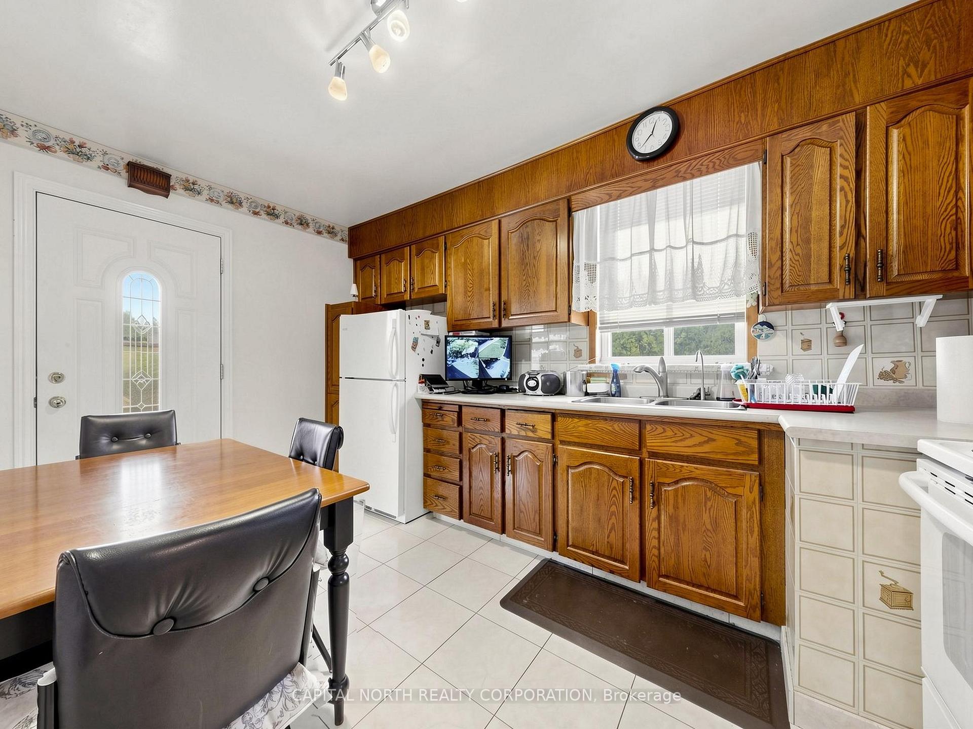 Photo 12 of 70 Beechborough Avenue, North York, Beechborough-Greenbrook — HOMEH