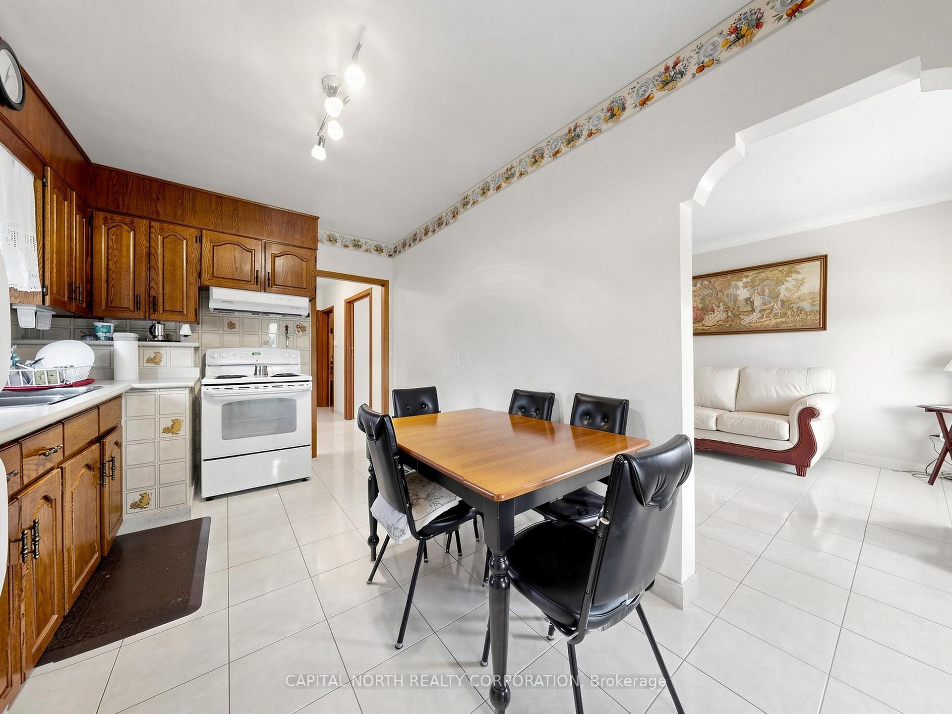 Photo 13 of 70 Beechborough Avenue, North York, Beechborough-Greenbrook — HOMEH