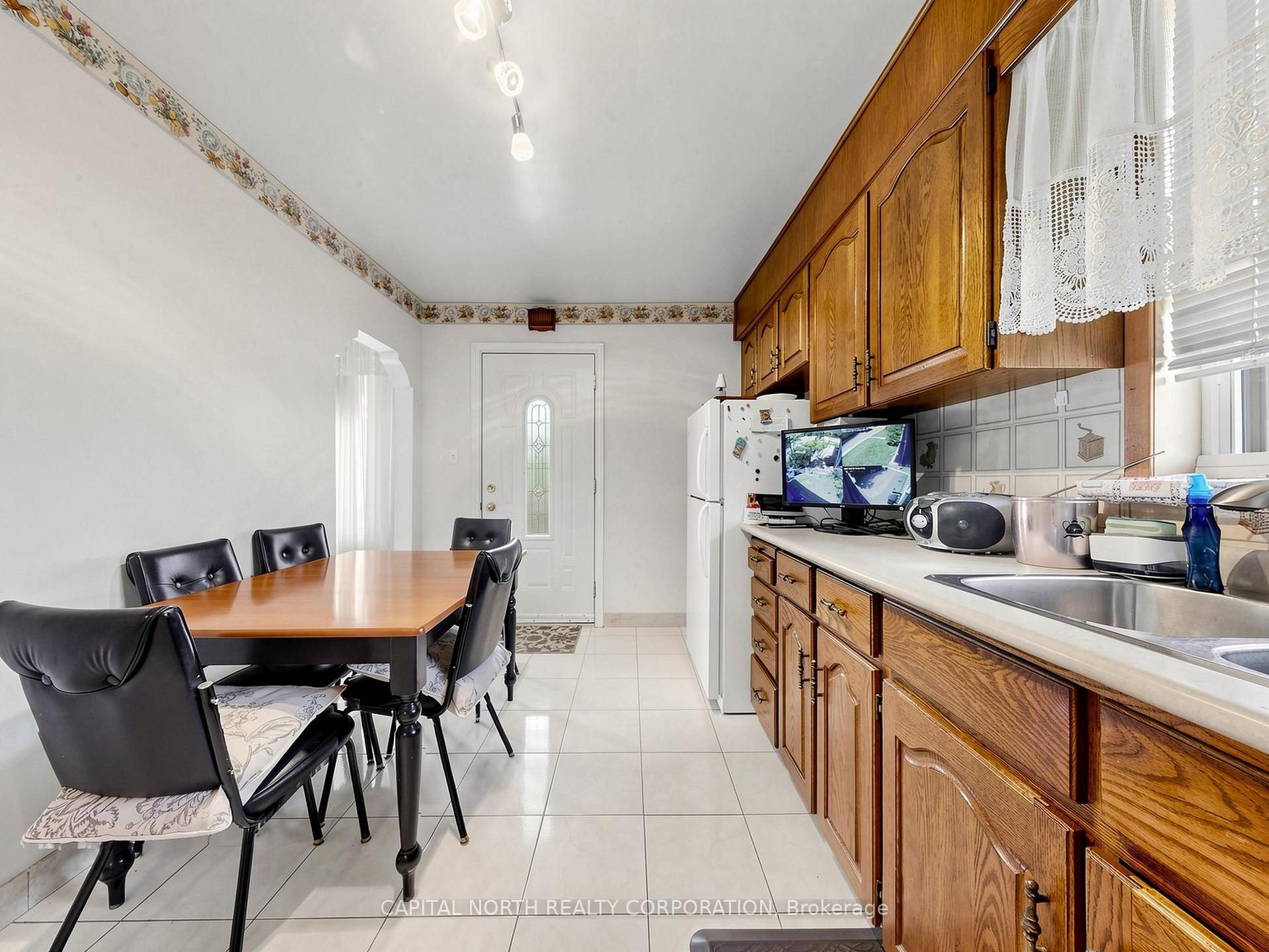 Photo 14 of 70 Beechborough Avenue, North York, Beechborough-Greenbrook — HOMEH