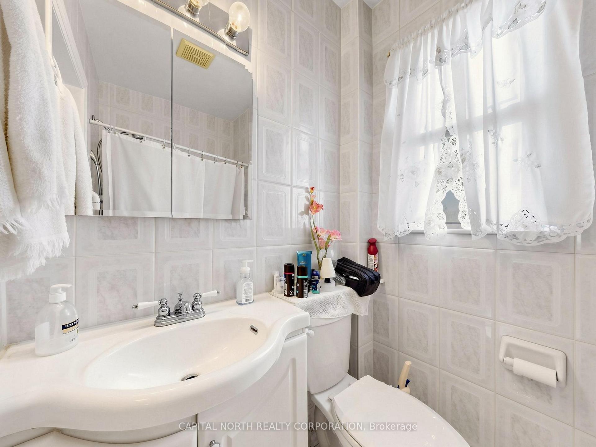 Photo 19 of 70 Beechborough Avenue, North York, Beechborough-Greenbrook — HOMEH