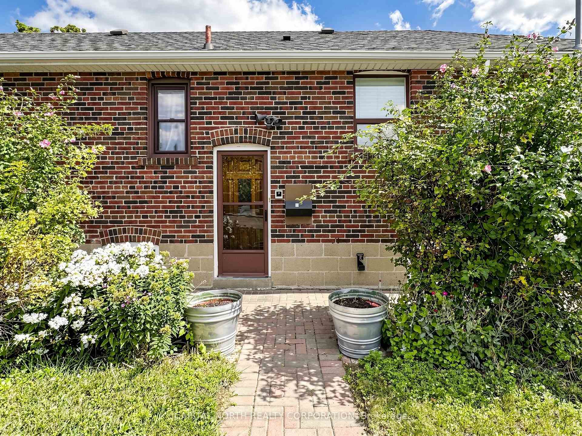 Photo 33 of 70 Beechborough Avenue, North York, Beechborough-Greenbrook — HOMEH